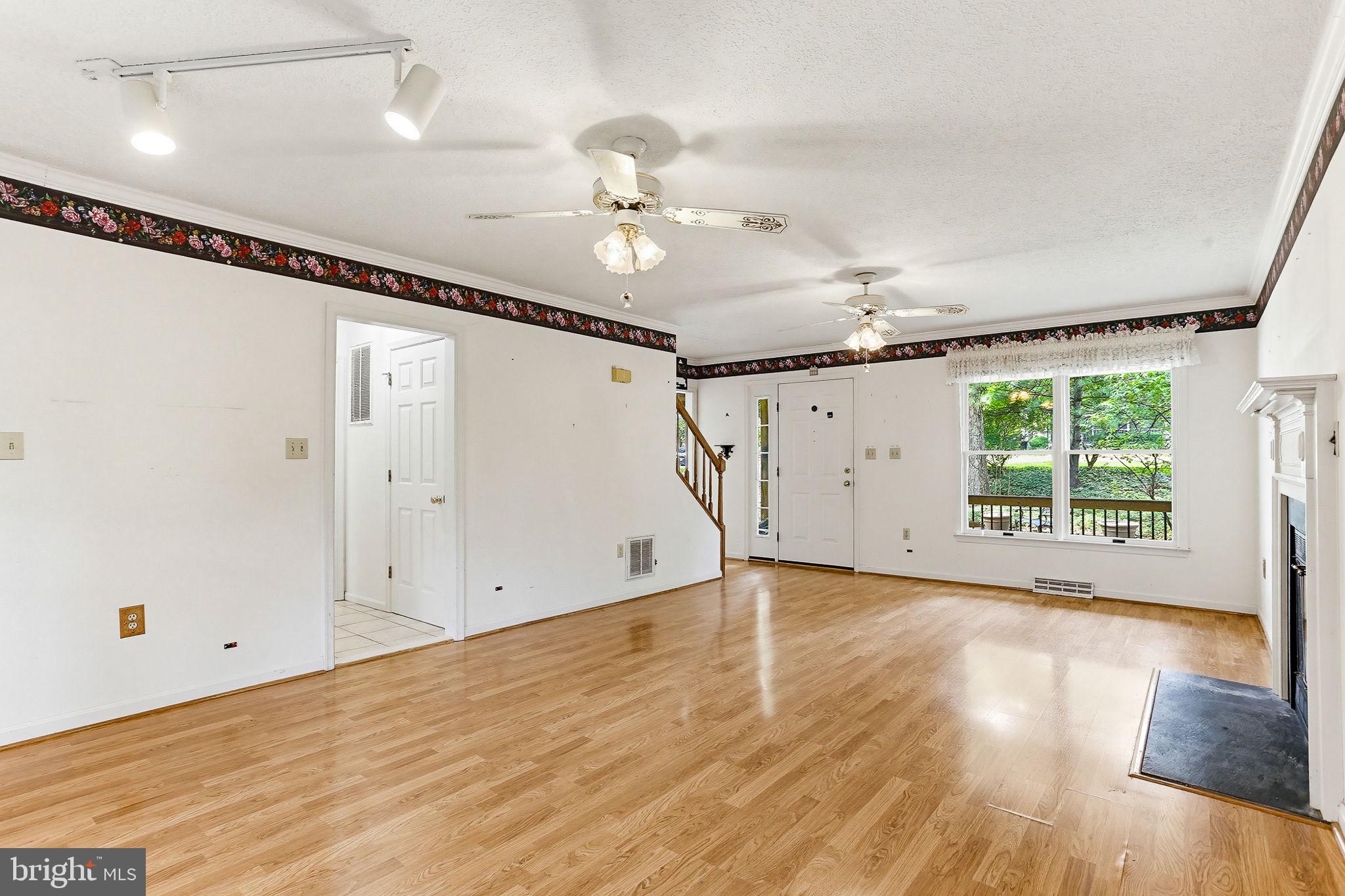 LAKEWOOD MANOR - Residential