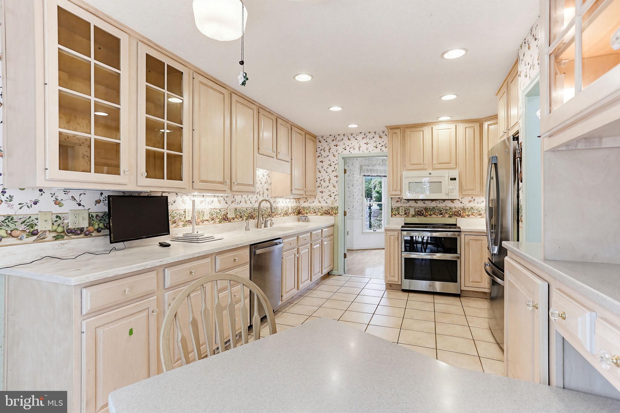 LAKEWOOD MANOR - Residential