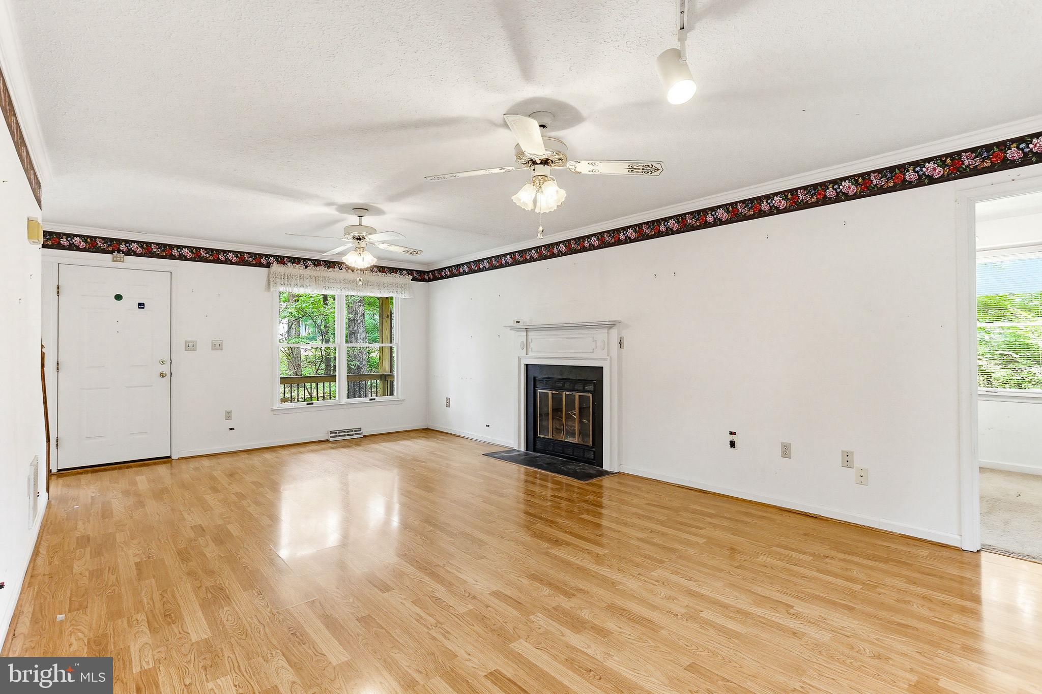 LAKEWOOD MANOR - Residential