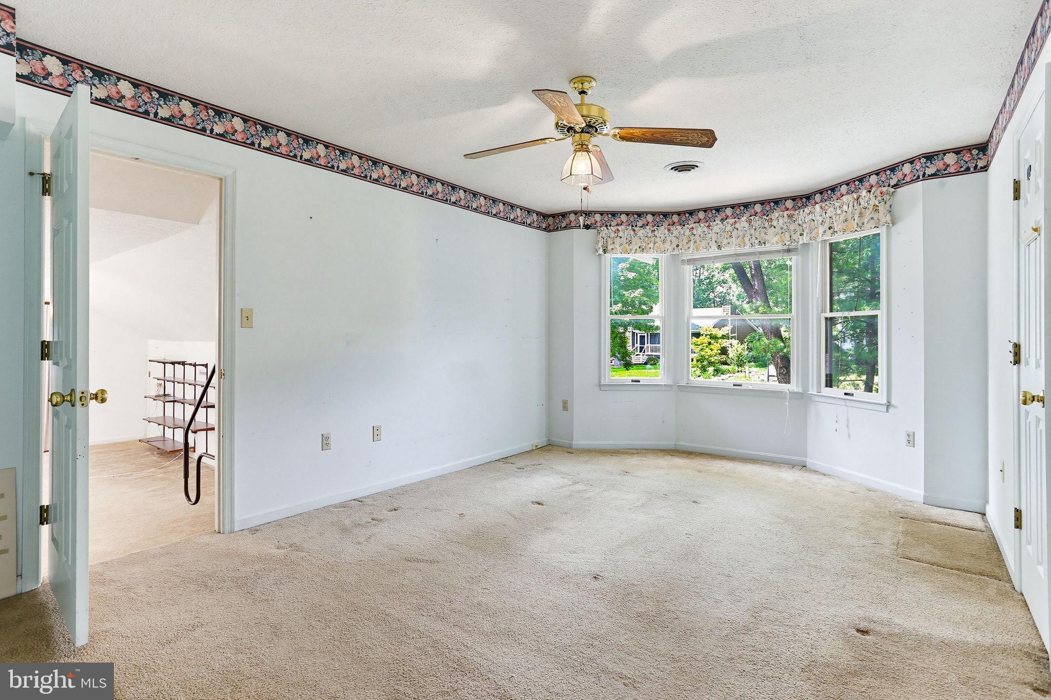 LAKEWOOD MANOR - Residential