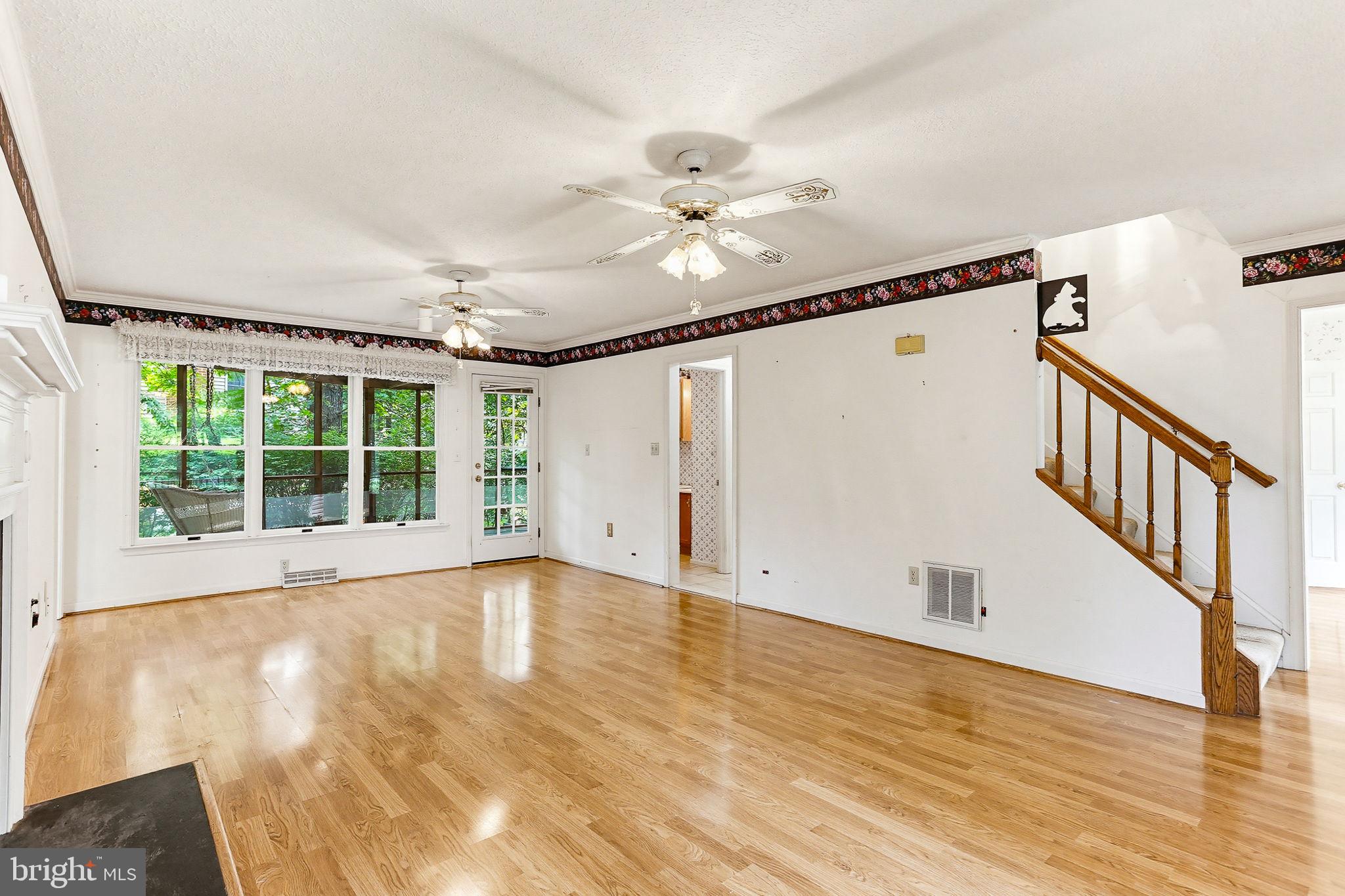 LAKEWOOD MANOR - Residential