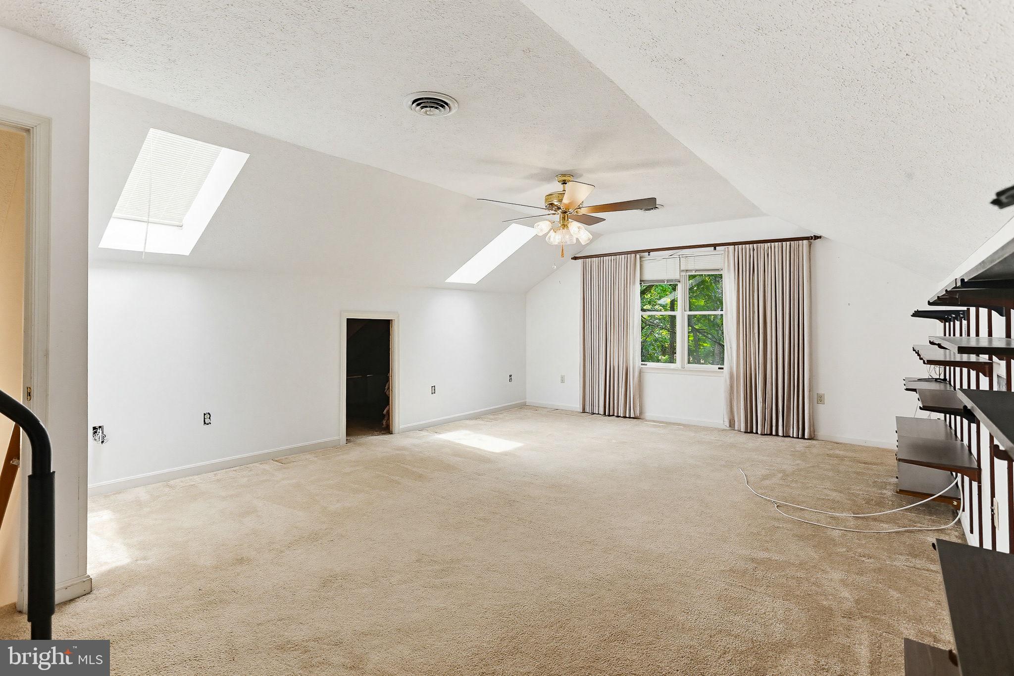 LAKEWOOD MANOR - Residential