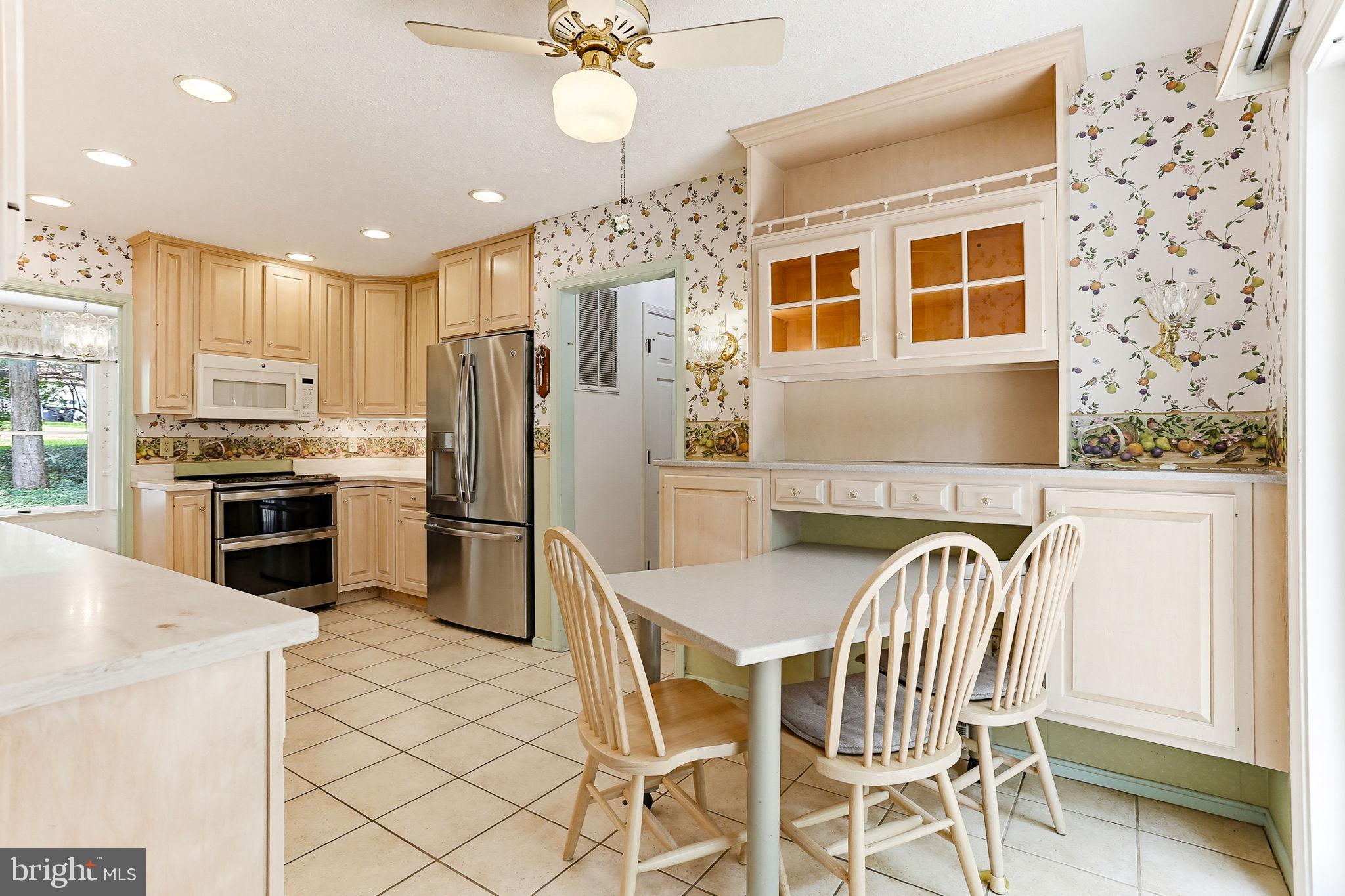 LAKEWOOD MANOR - Residential