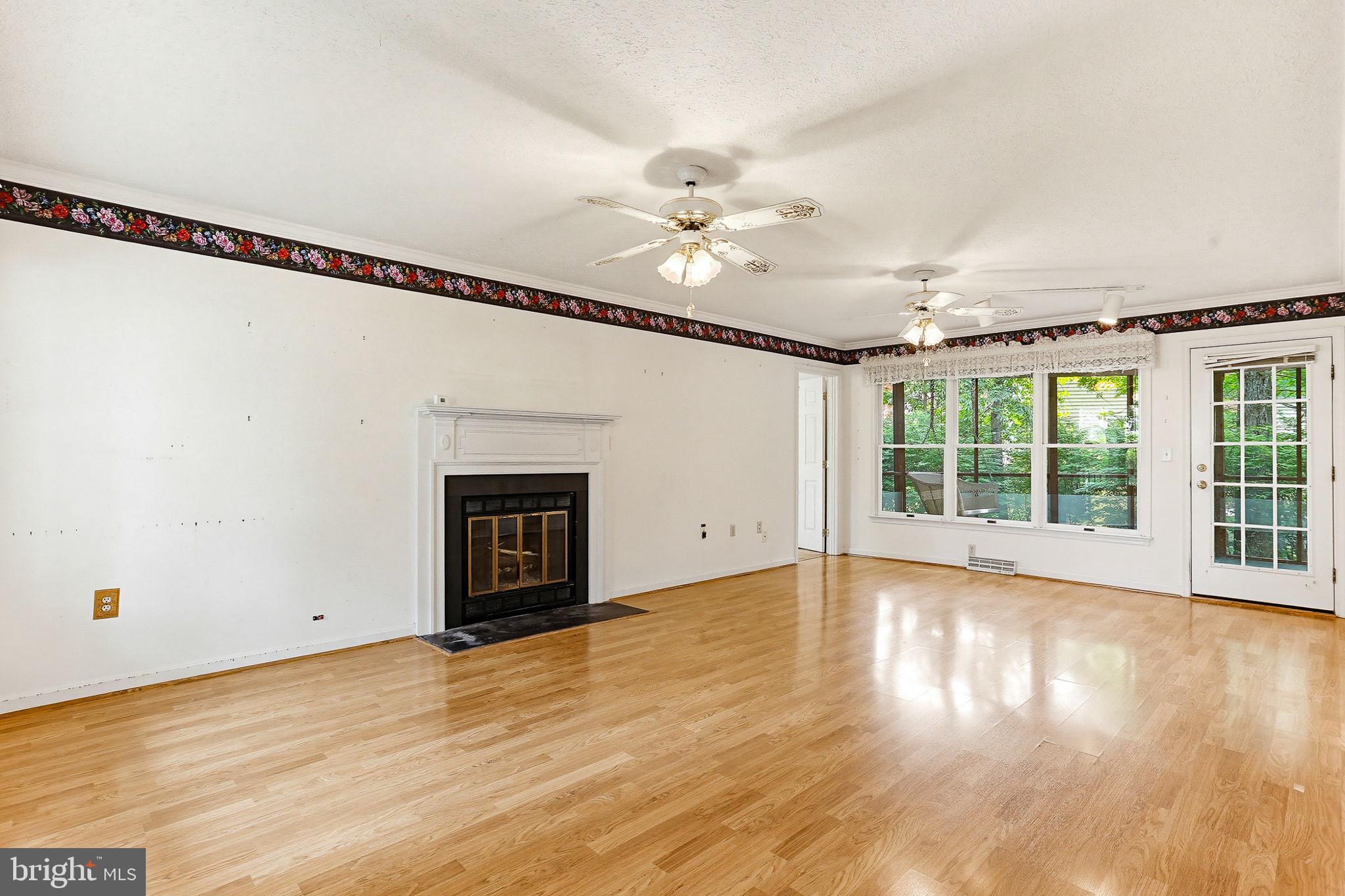 LAKEWOOD MANOR - Residential
