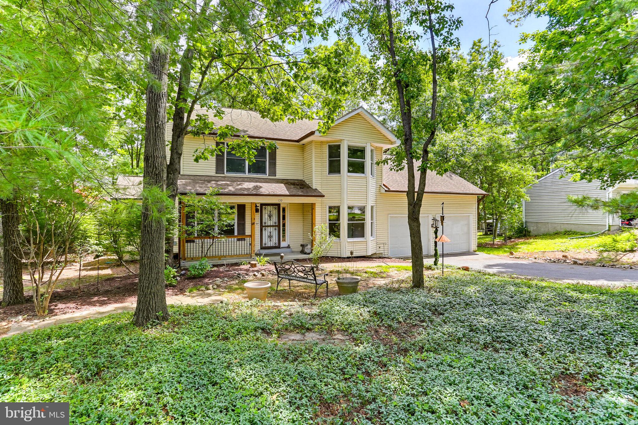 LAKEWOOD MANOR - Residential