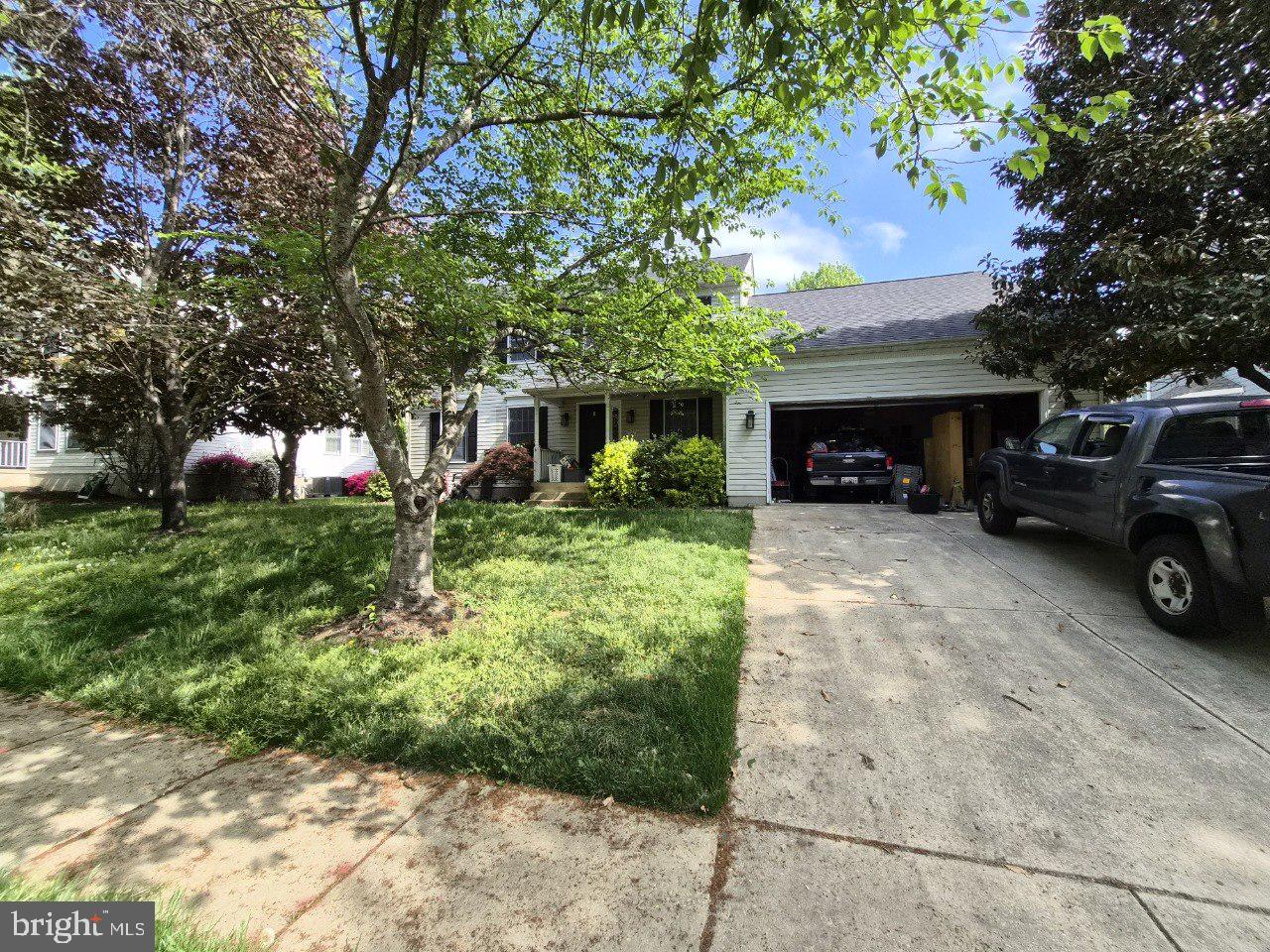Wonderful bright open colonial in the Severna Park school district! Wood floors, and granite countertops and island. Kitchen/fam room overlooks very private level backyard leading to trees! Large room over garage with skylights. Andersen windows and sliders. Finished basement w/walkup to yard. Can't beat the price!! Must see. Owner to make repairs needed to pass FHA or conventional loans 
Come into equity on this beautiful home in need on minor TLC!