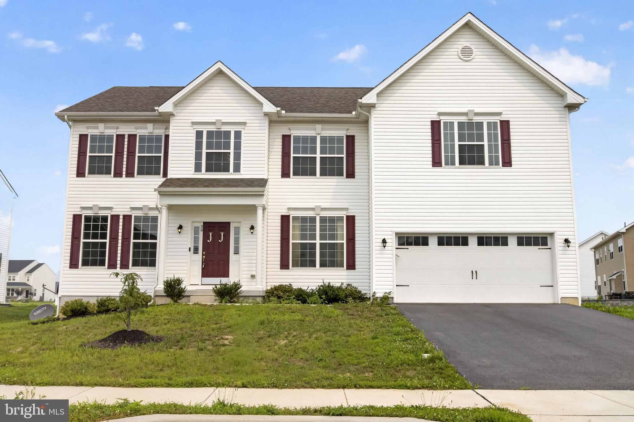 Move-in ready Charleston Grand model offering over 3,000 sq. ft. and more than $76,000 in upgrades. Conveniently located near Dover Air Force Base, Dover Downs, and local universities, including Wilmington University, Delaware State University, Delaware Technical Community College, and Wesley College. Don’t wait—make your offer today!
Highlighted Features
•