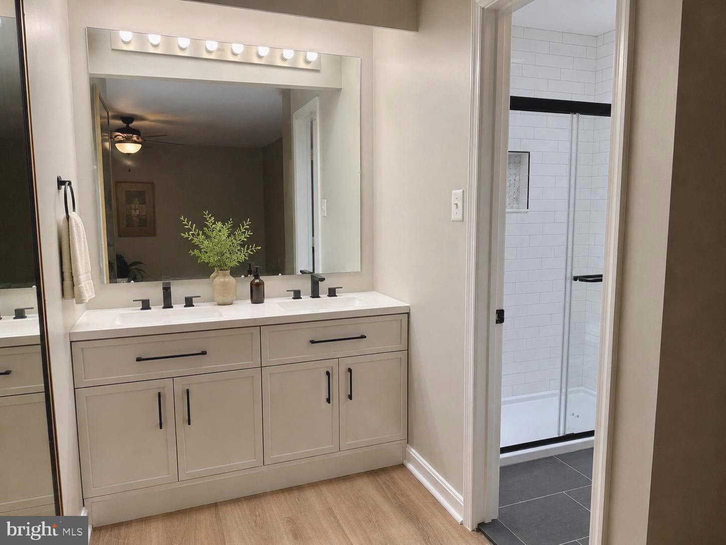 LAKE RIDGE - Residential