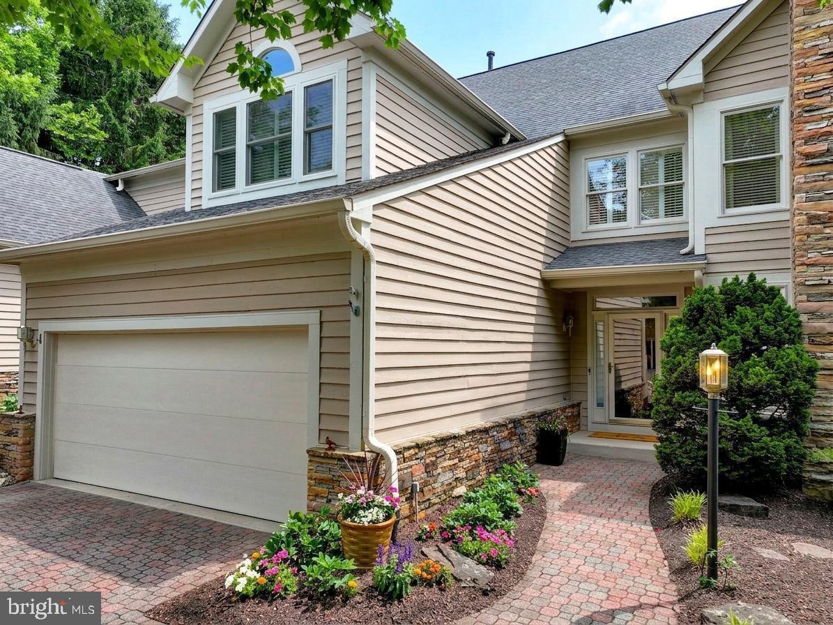 PEBBLE CREEK - Residential