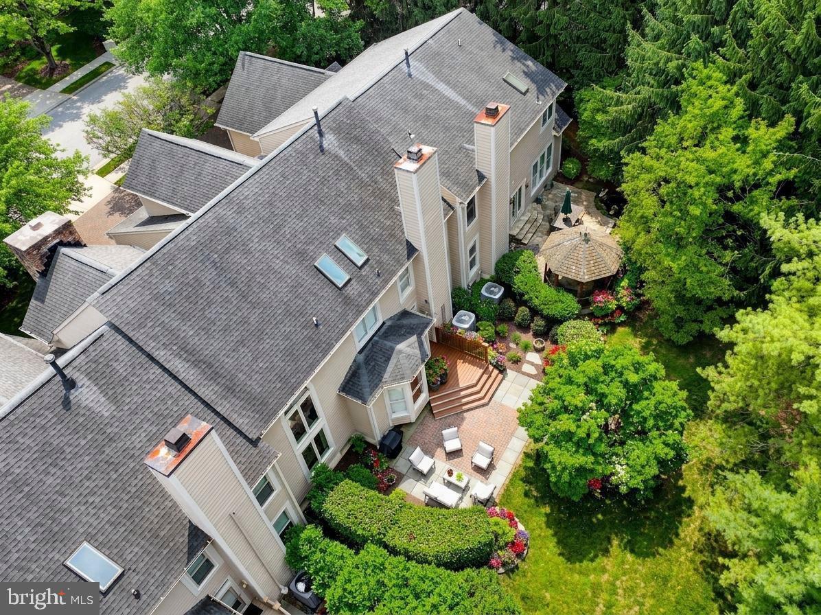 PEBBLE CREEK - Residential