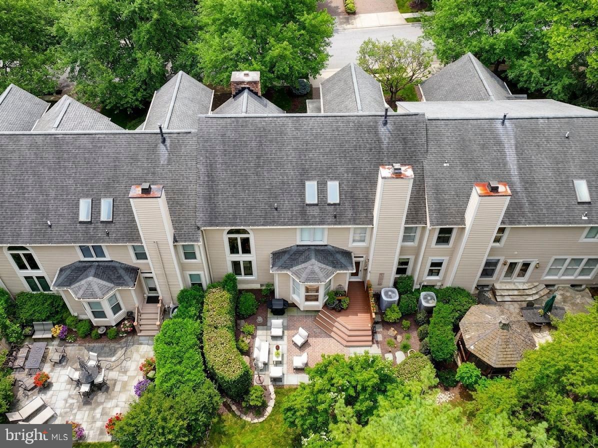 PEBBLE CREEK - Residential