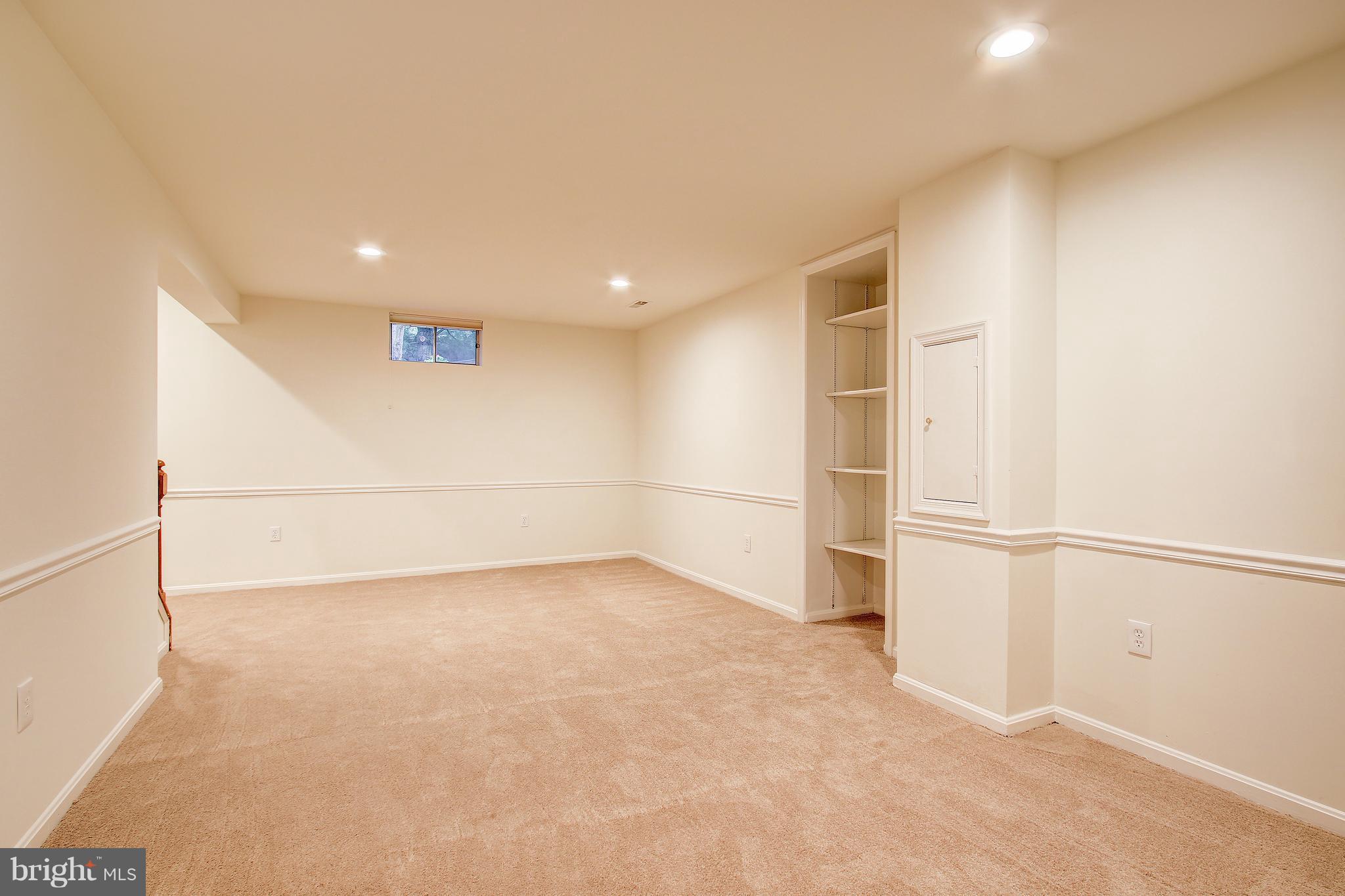 DERWOOD STATION - Residential