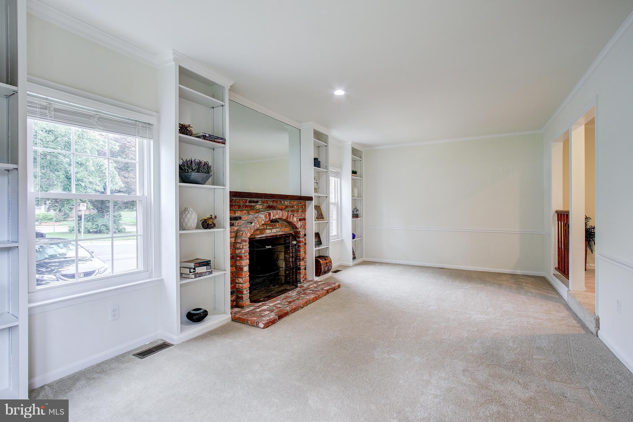 DERWOOD STATION - Residential