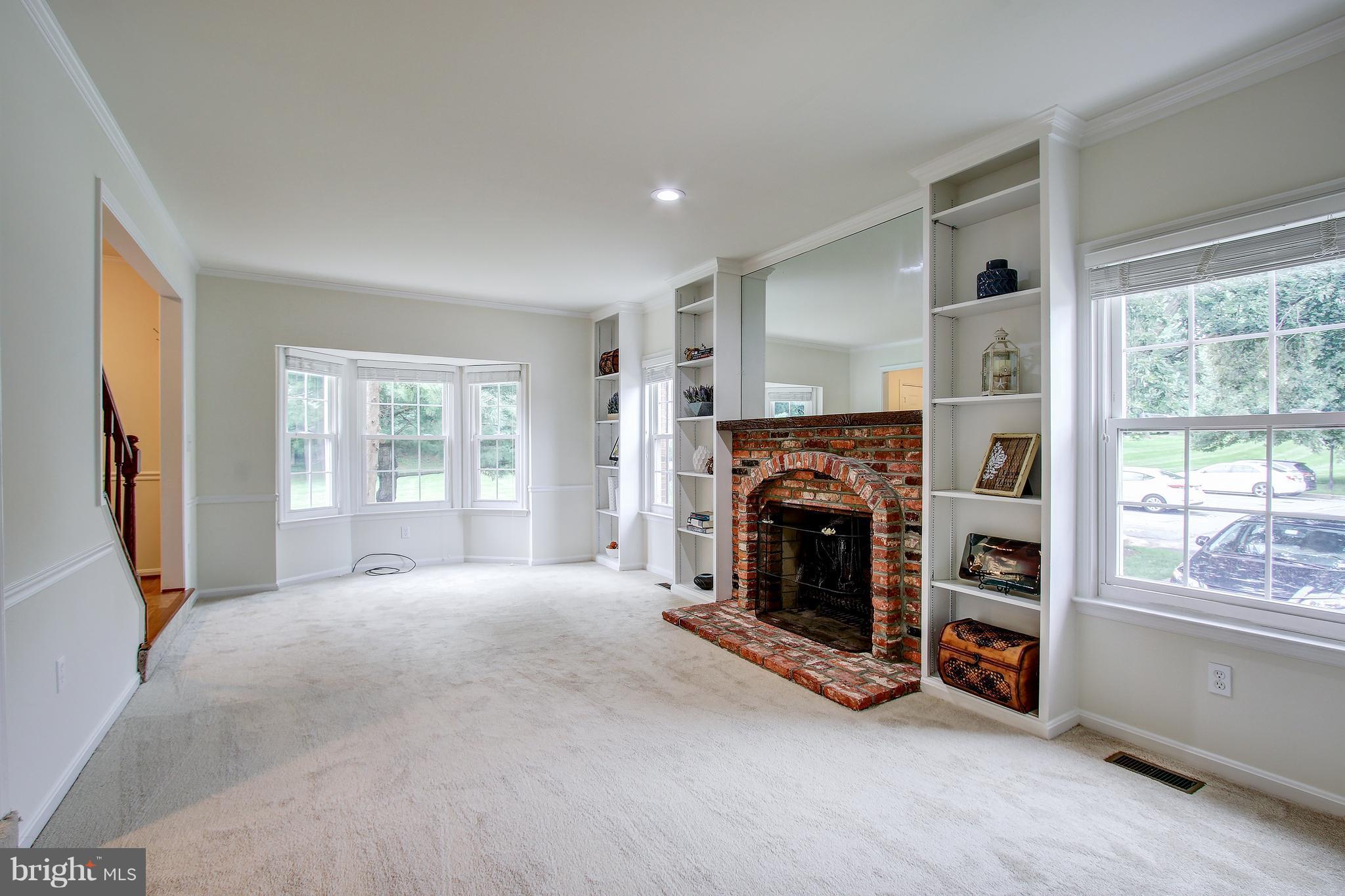 DERWOOD STATION - Residential