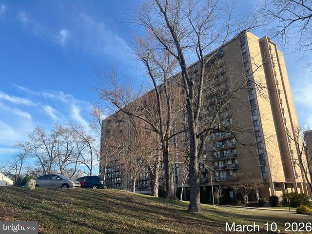 TOWERS IN WESTCHESTER PARK - Residential