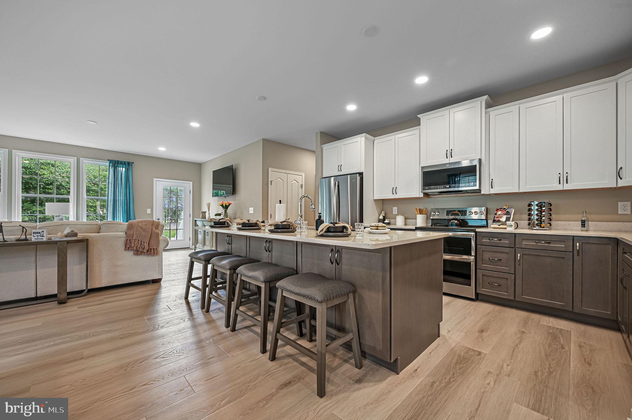 POTNETS LAKESIDE - Residential