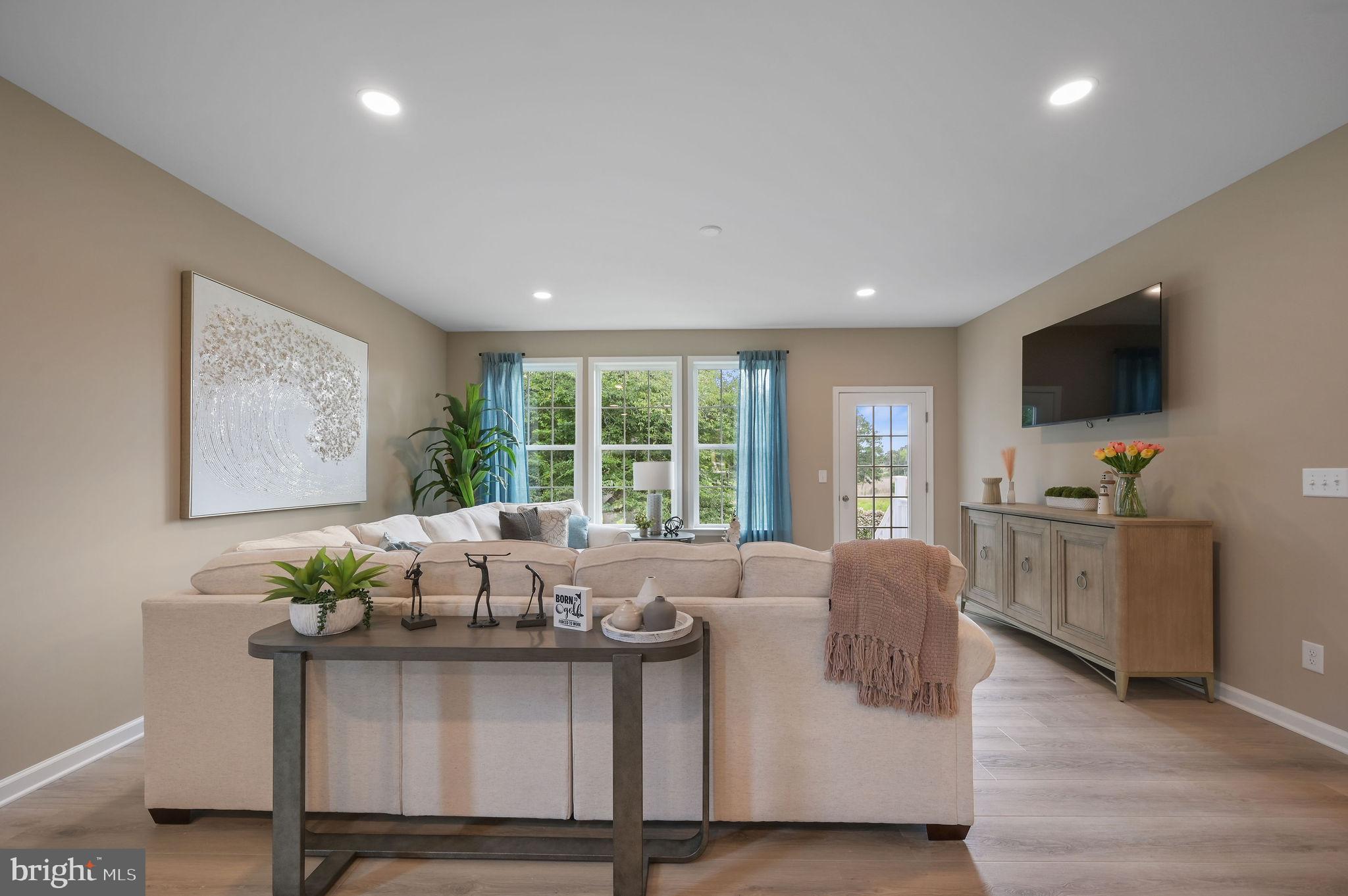 POTNETS LAKESIDE - Residential