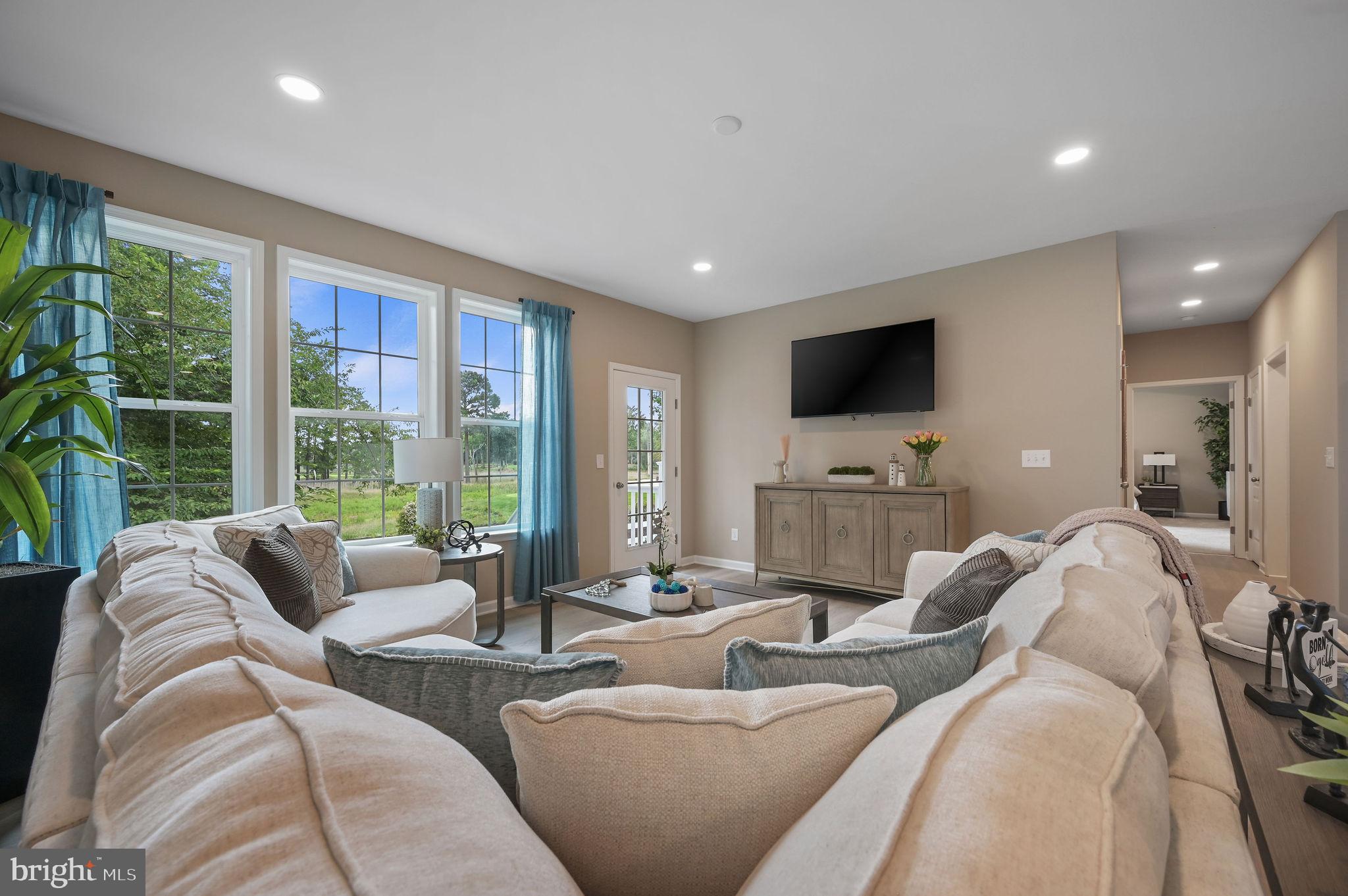 POTNETS LAKESIDE - Residential