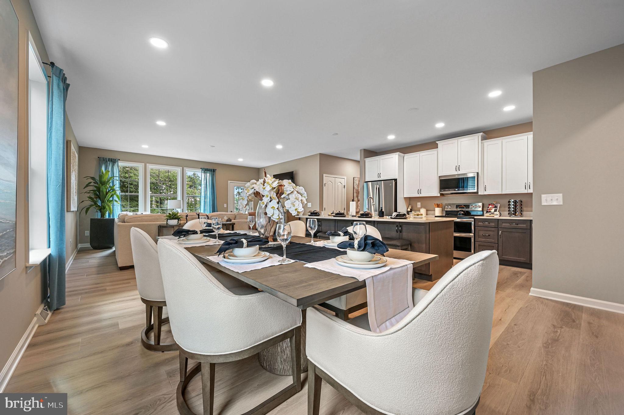 POTNETS LAKESIDE - Residential