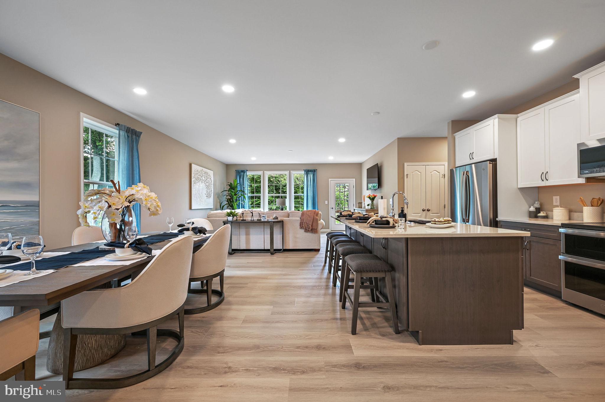 POTNETS LAKESIDE - Residential