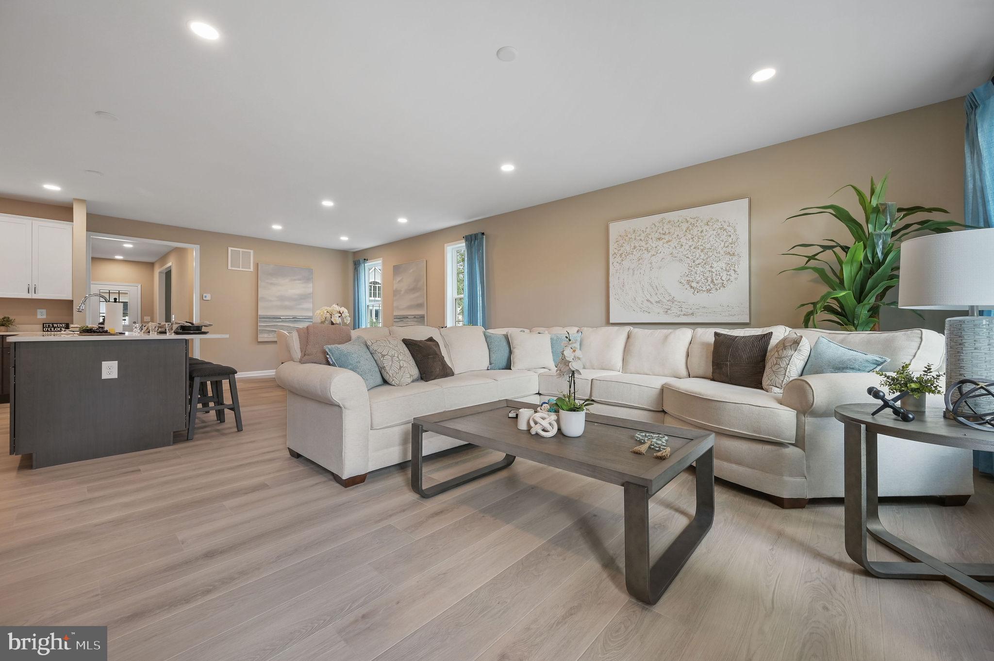 POTNETS LAKESIDE - Residential