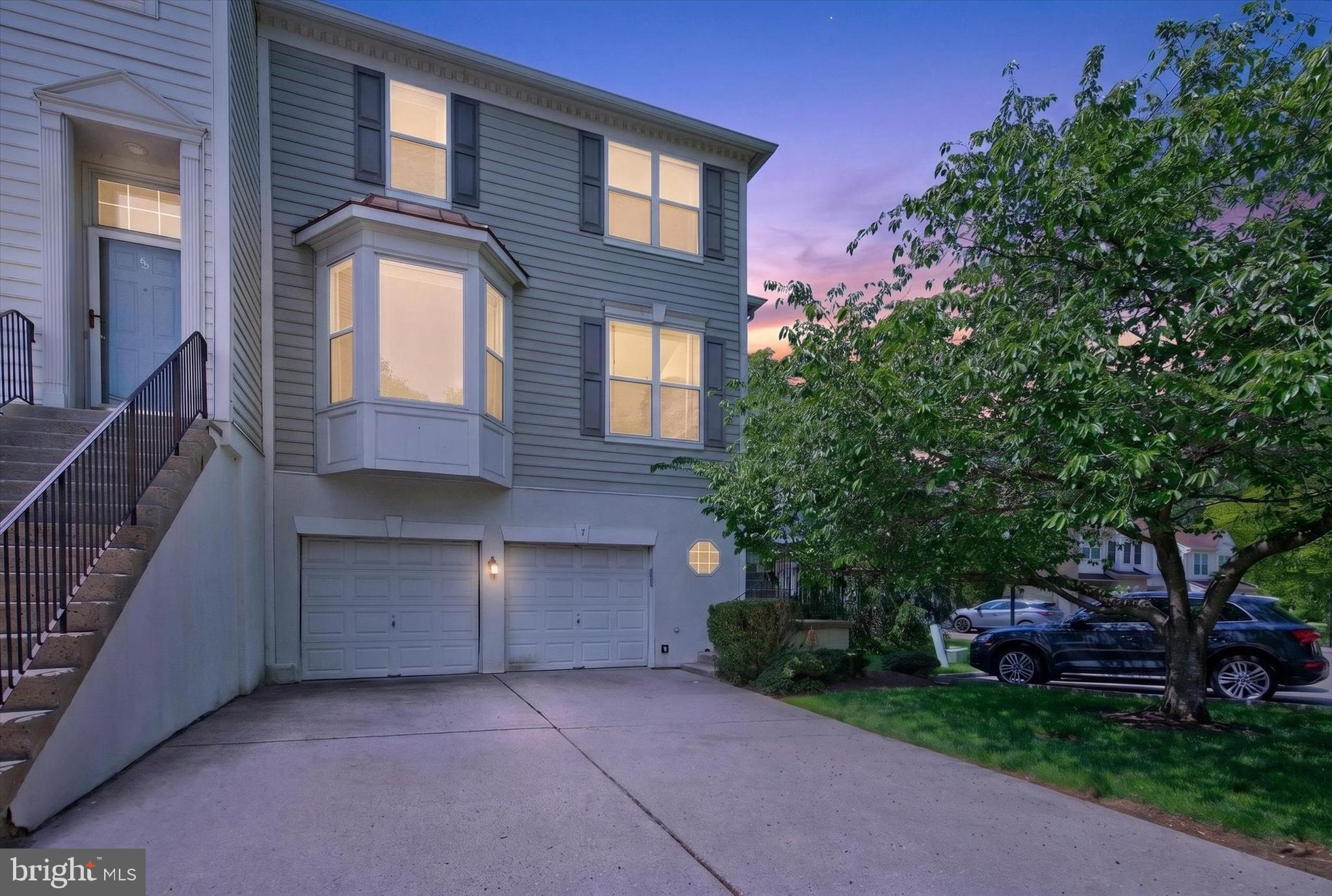 Beautiful Townhouse in move in condition.  Tenant moves out first week of July.