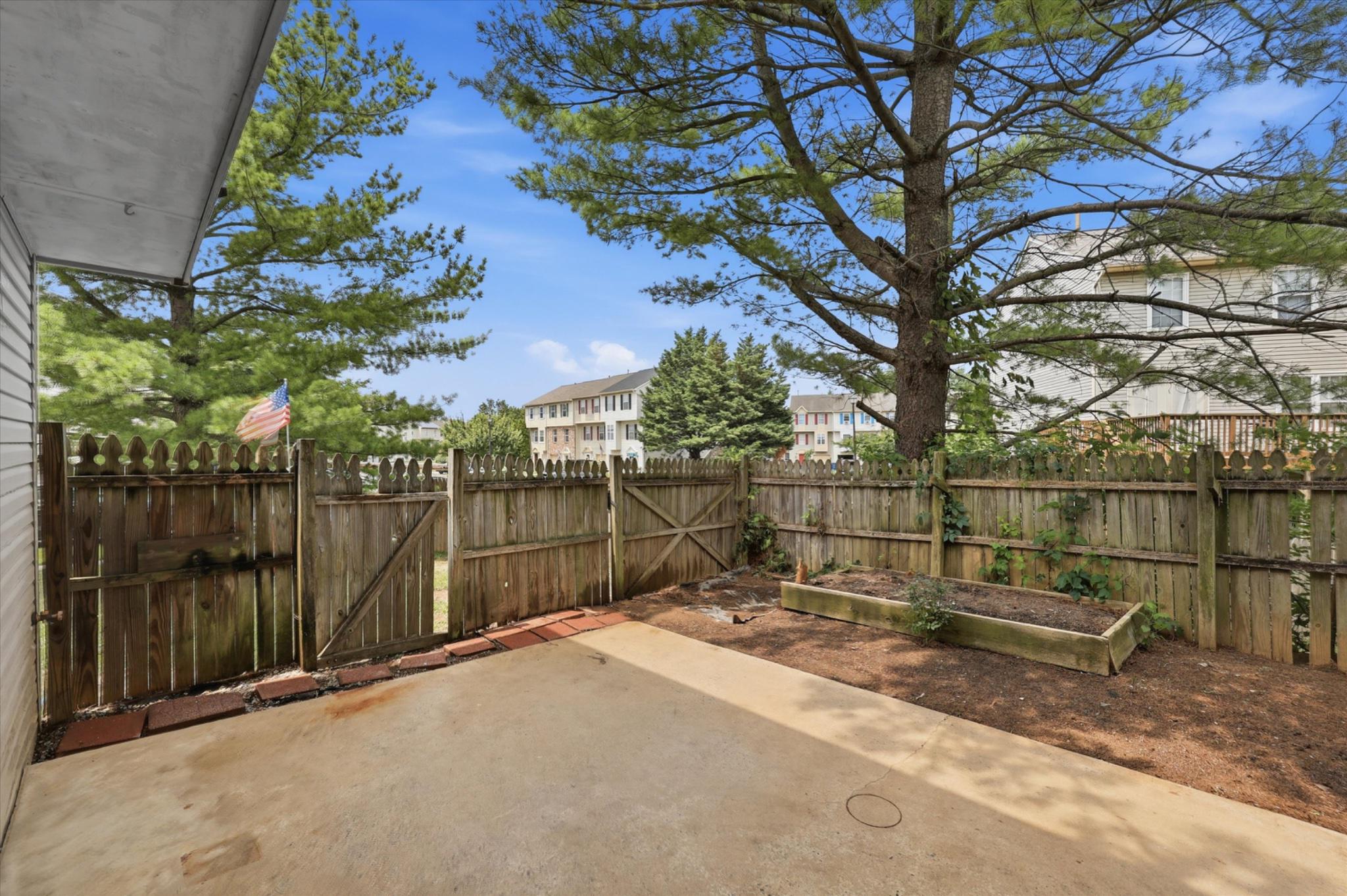 ROBINS GLENN - Residential