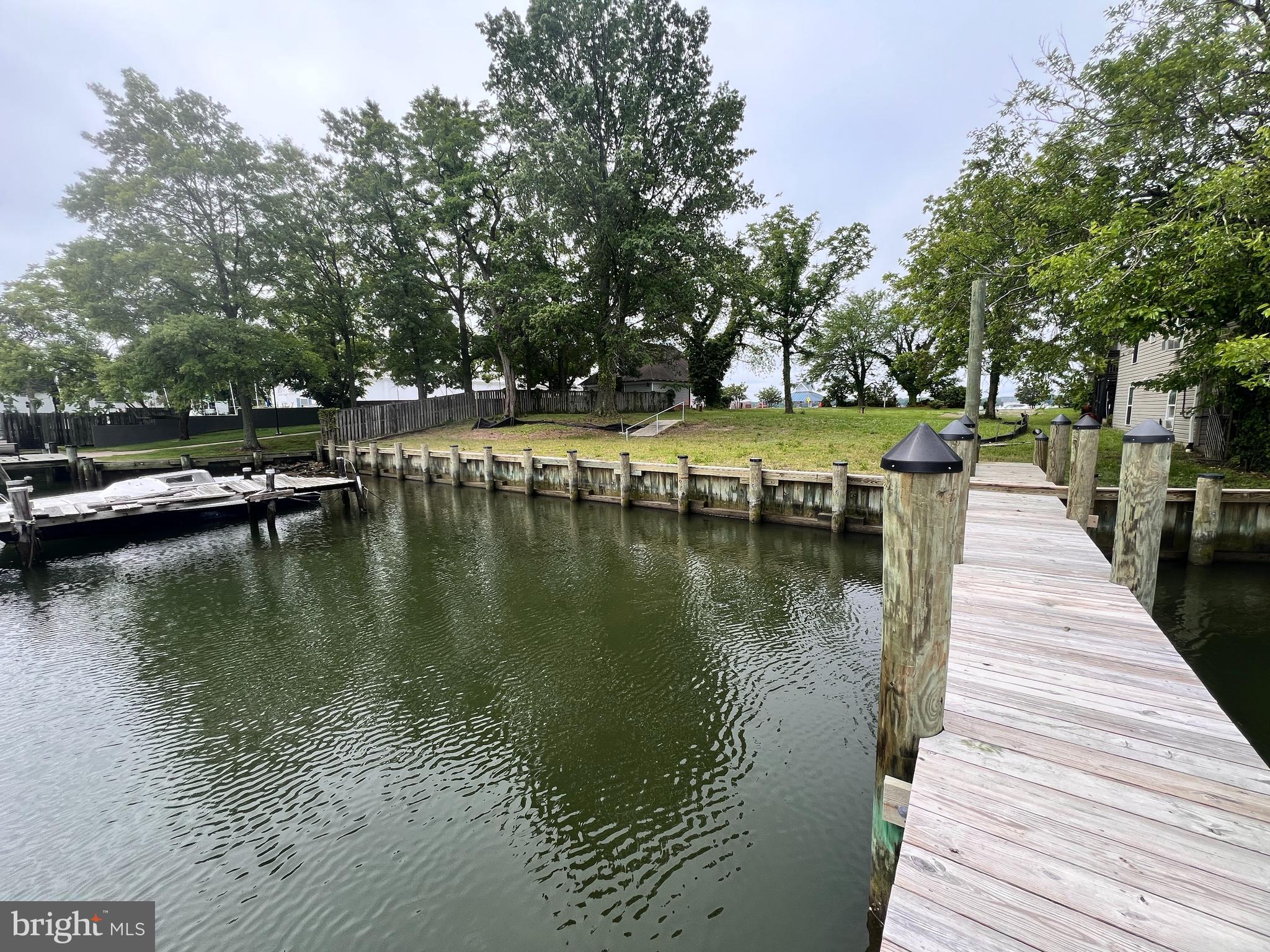 SOLOMONS ISLAND - Land