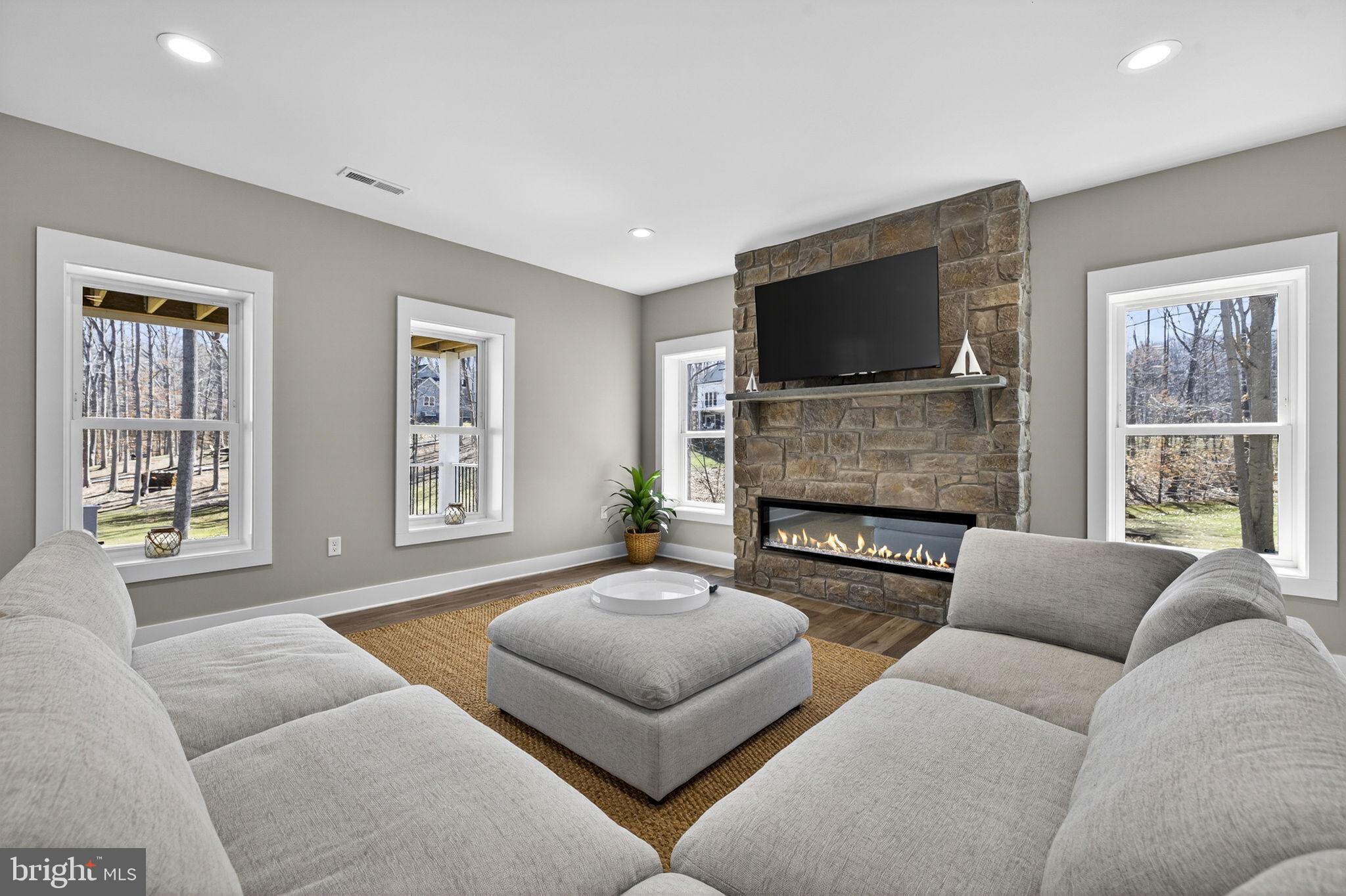 MILL RUN - Residential