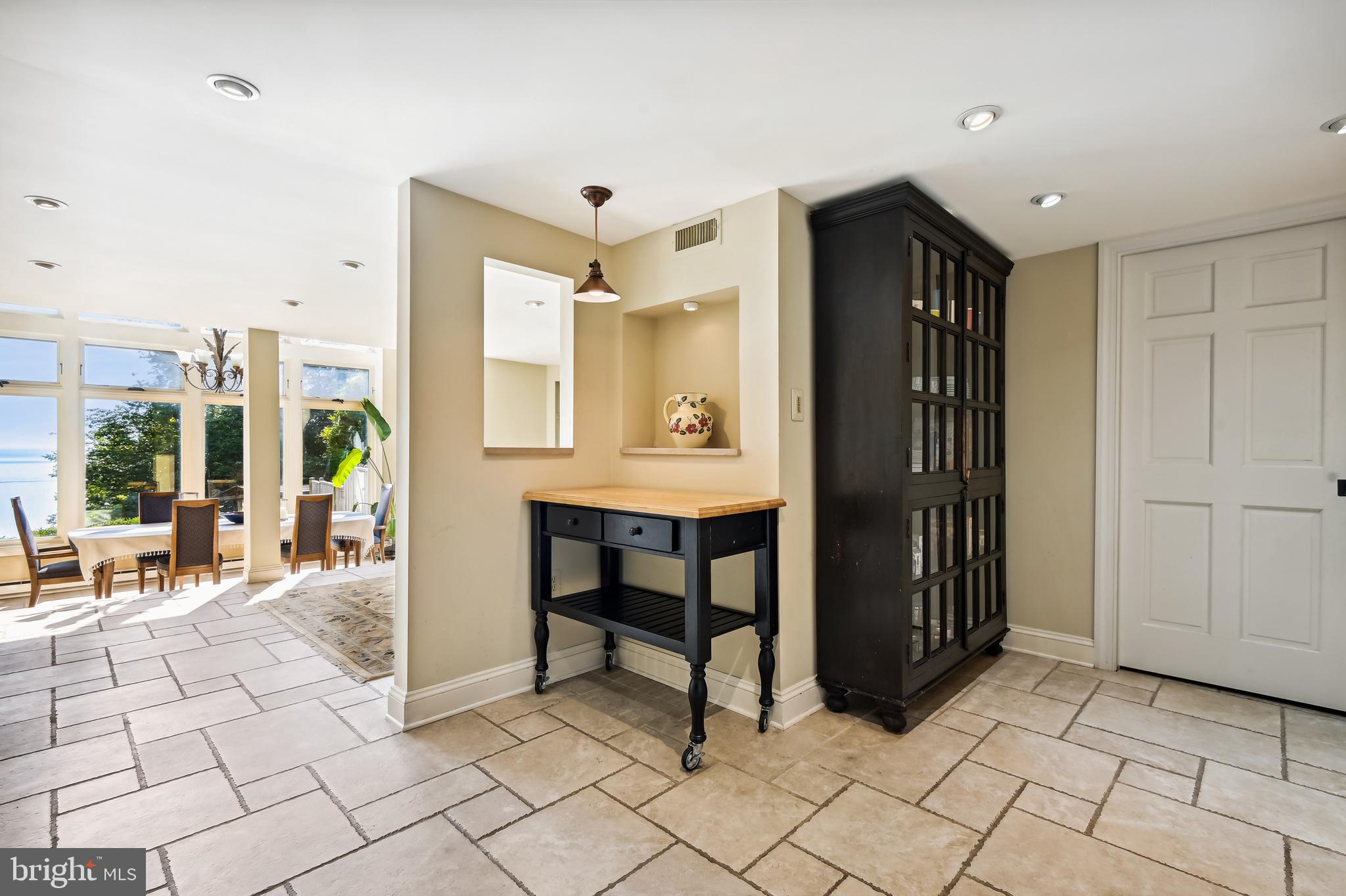 QUEEN ANNE HILL - Residential