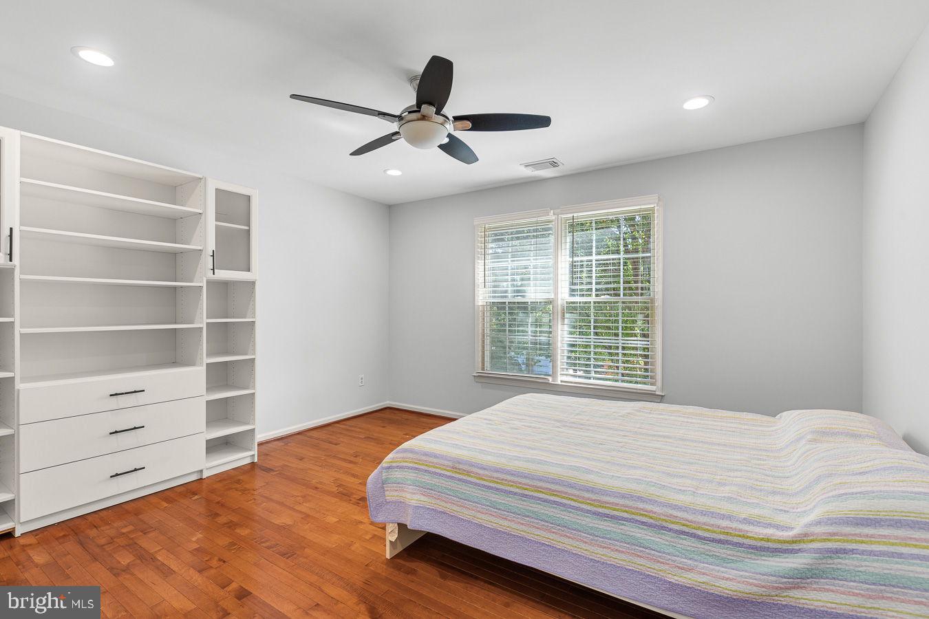 LOUDOUN VALLEY ESTATES - Residential