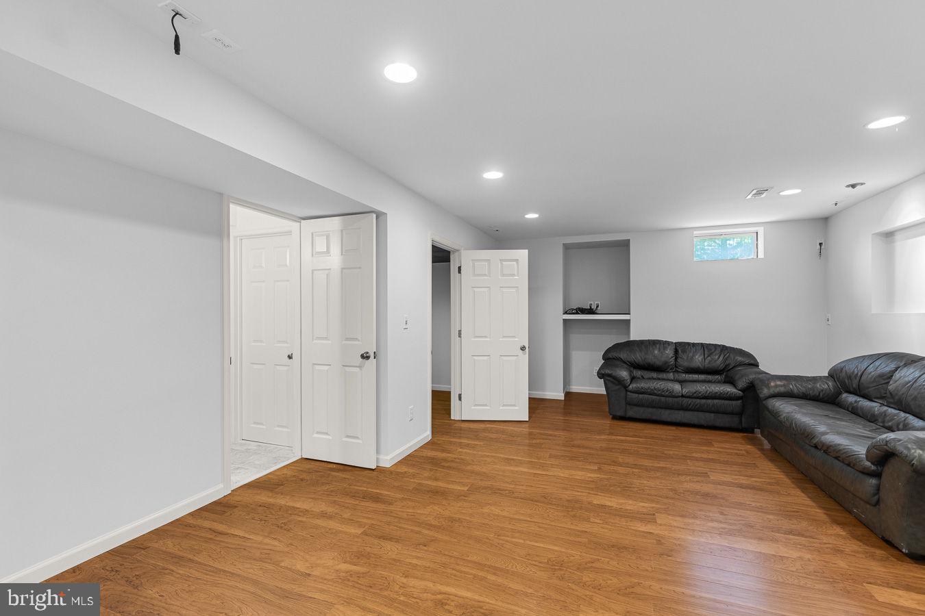 LOUDOUN VALLEY ESTATES - Residential