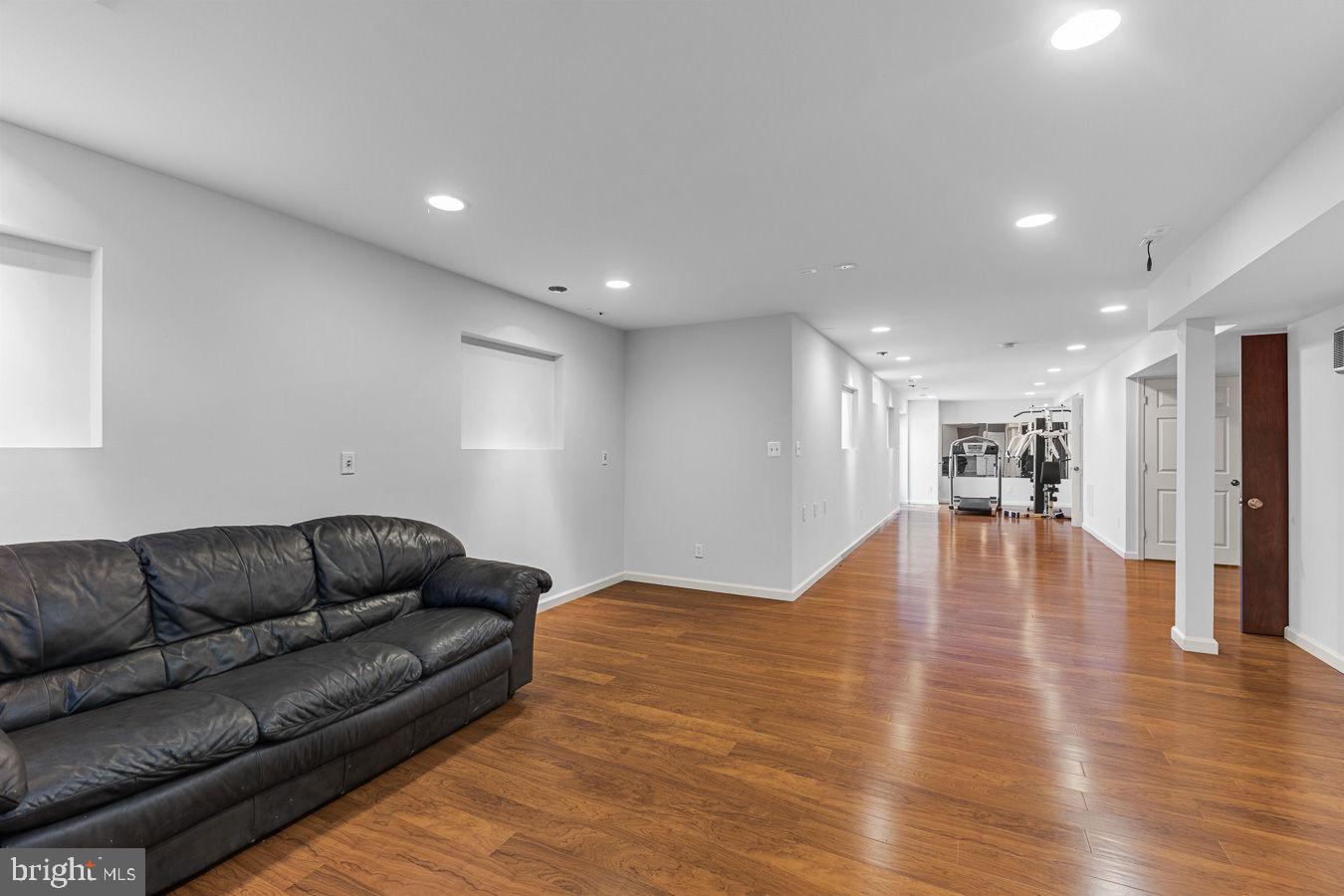 LOUDOUN VALLEY ESTATES - Residential