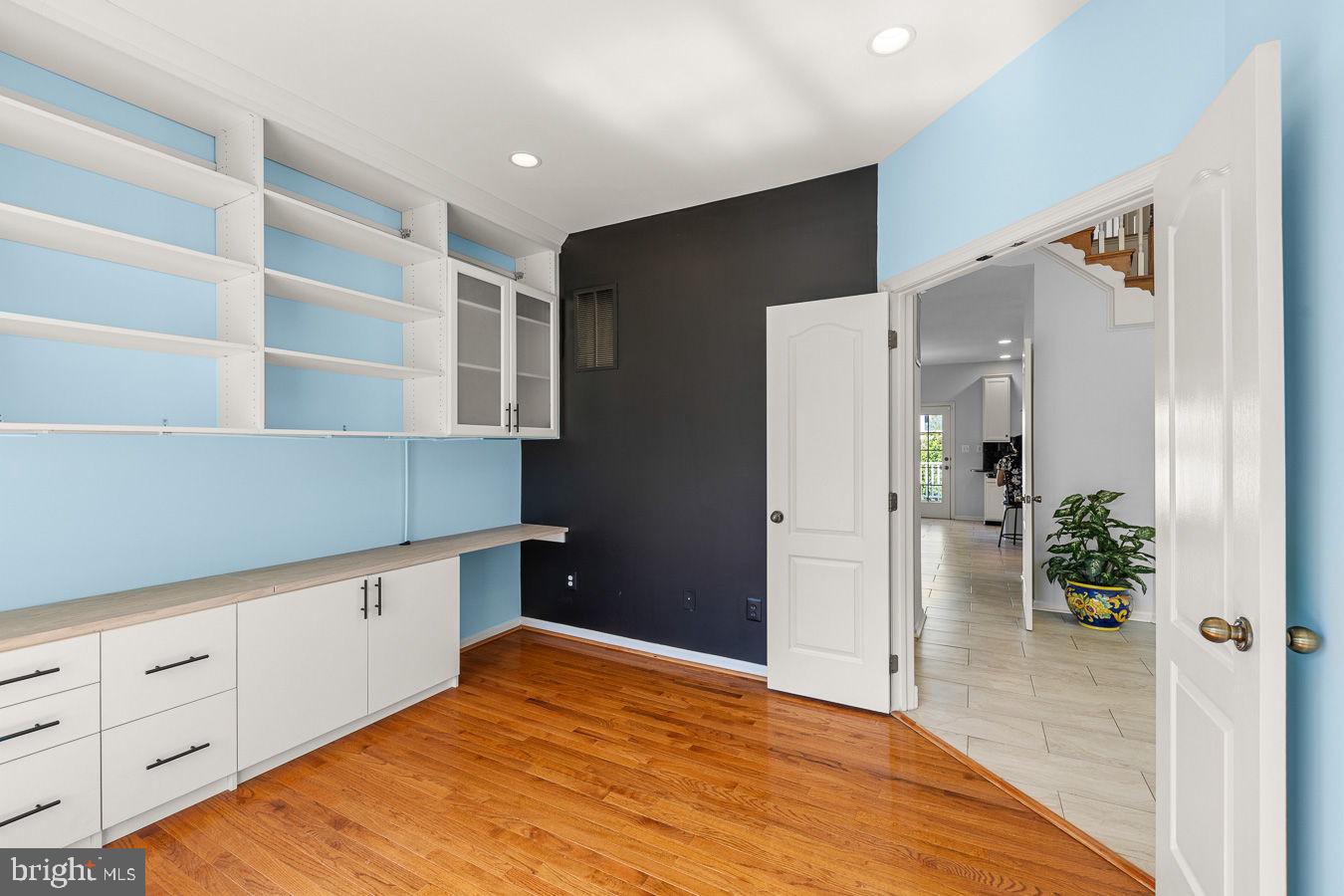 LOUDOUN VALLEY ESTATES - Residential