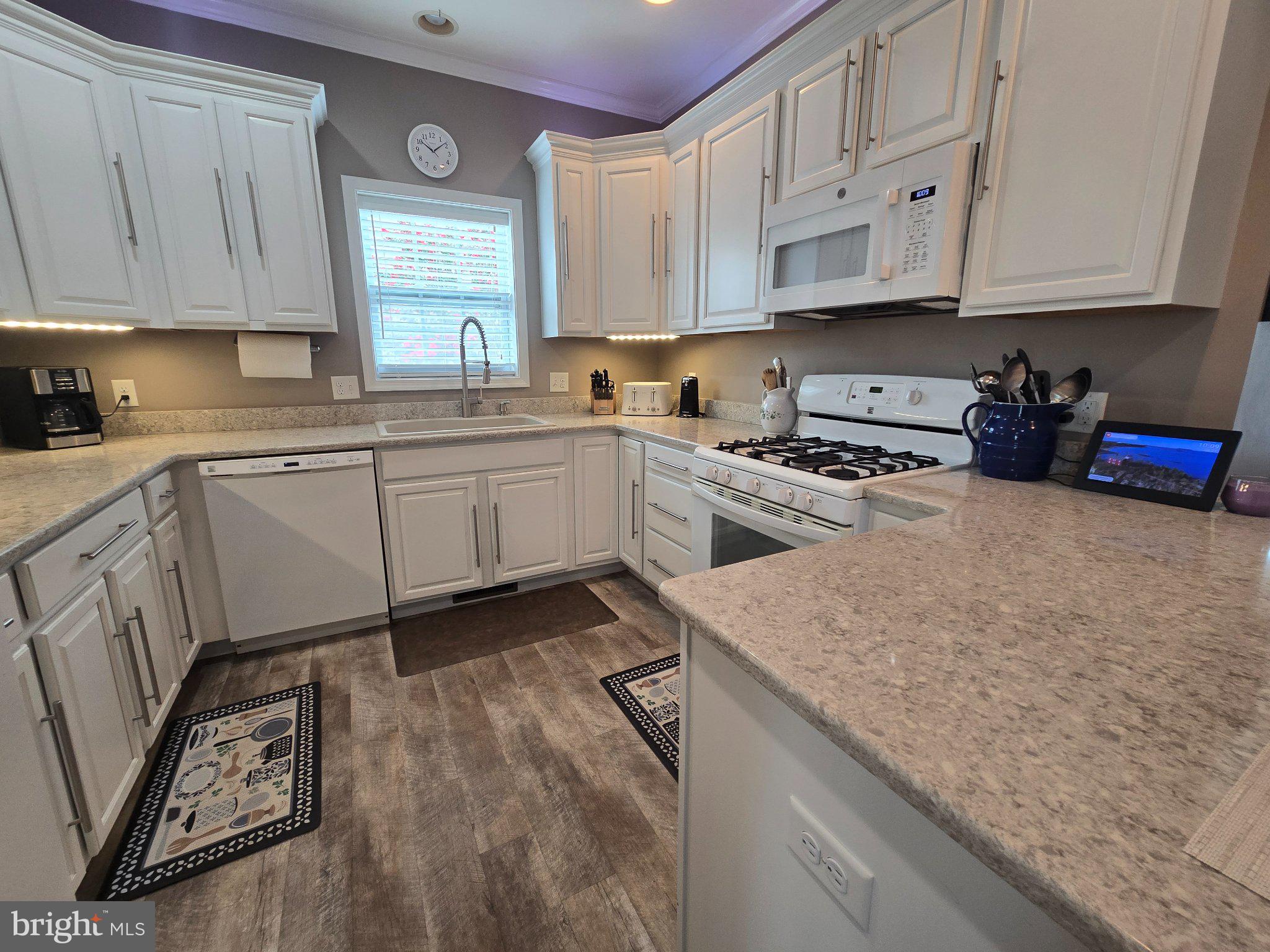 HEARTHSTONE MANOR - Residential