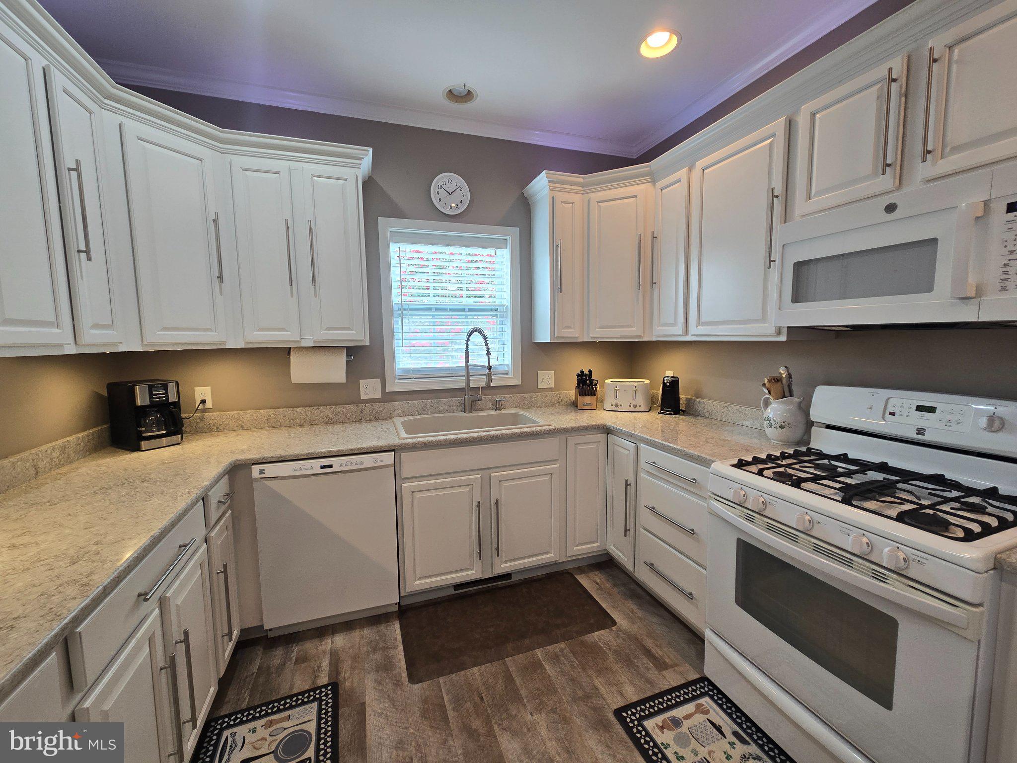 HEARTHSTONE MANOR - Residential