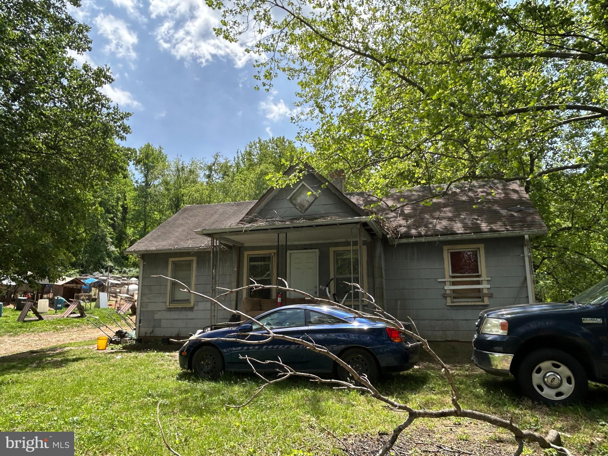 Another Major Sales Price Reduction. Investor Opportunity. Full rehab /teardown property on a 5-acre land in Fort Washington. Construction to Permanent loan / Cash or hard money.  Great location close to MGM and National Harbor; about 20-30 minutes to DC / 5-10 minutes to VA. Motivated Seller.