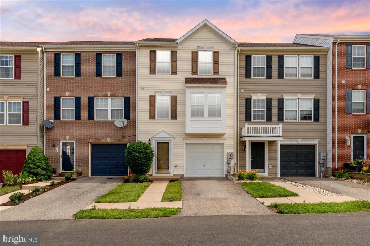 WHISPERING RIDGE - Residential