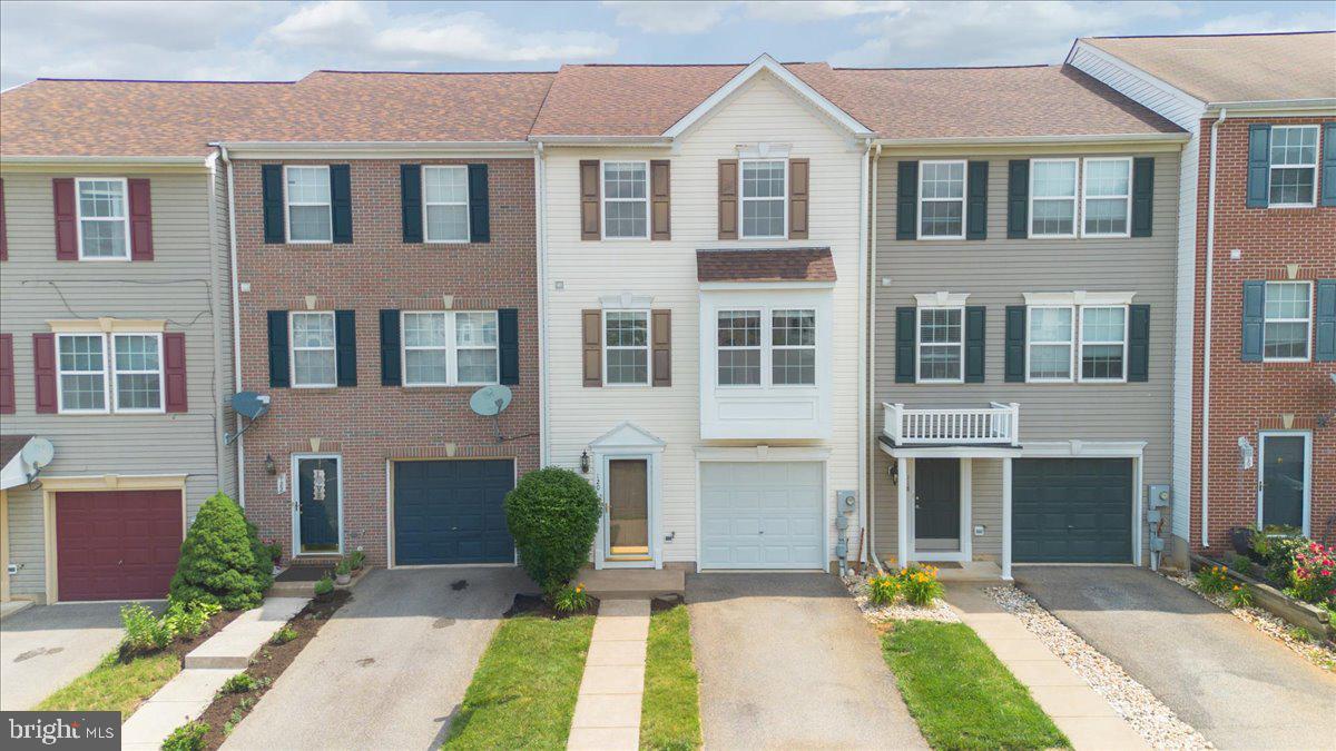 WHISPERING RIDGE - Residential