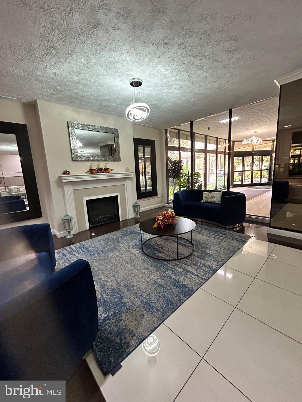 RIVER PLACE - Residential