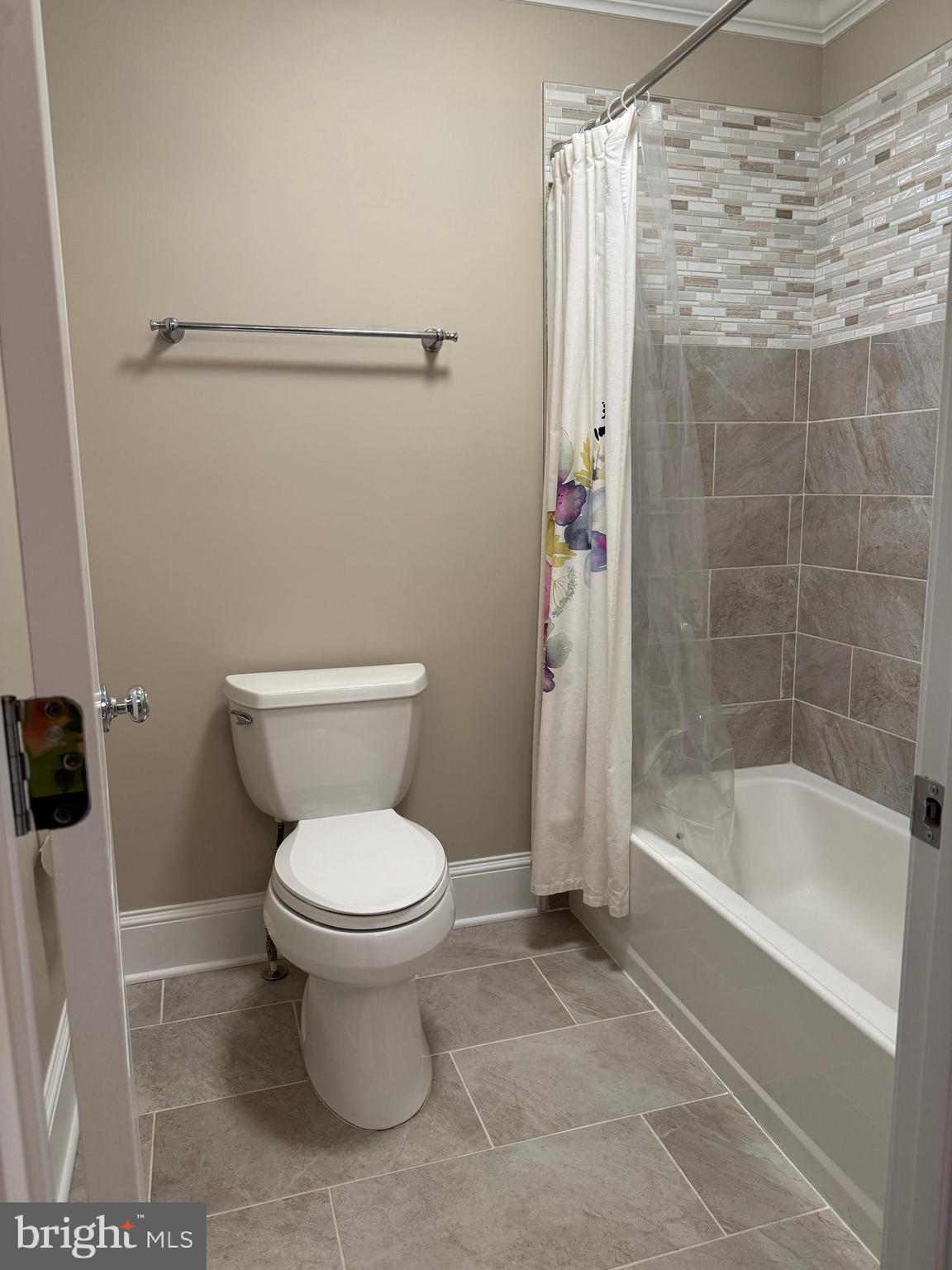 HOLMES RUN HEIGHTS - Residential Lease