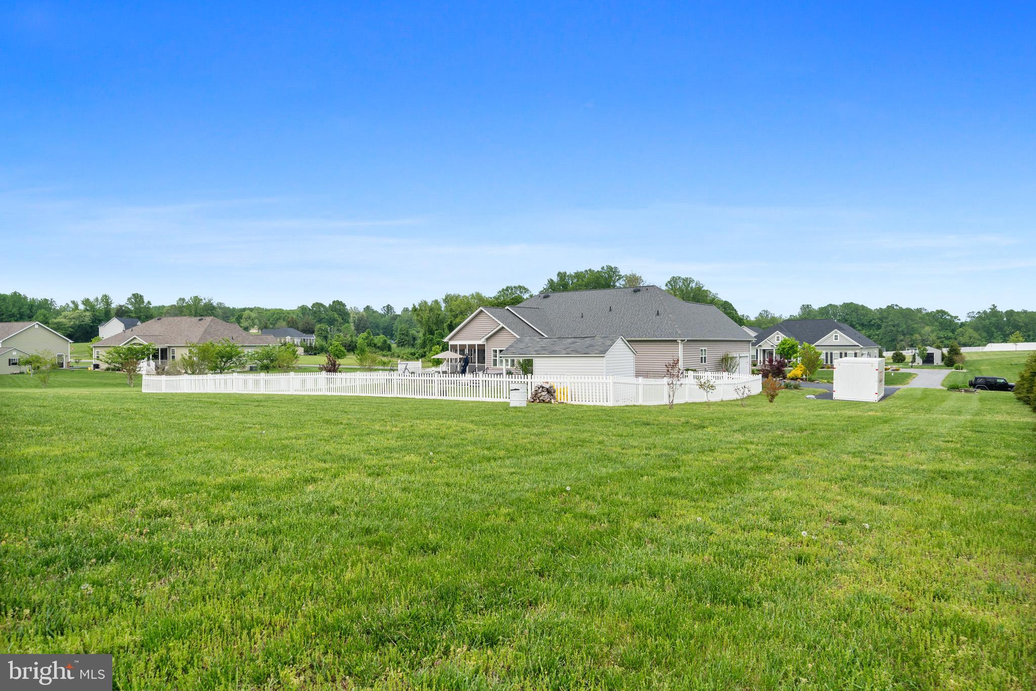 TWIN PONDS - Residential