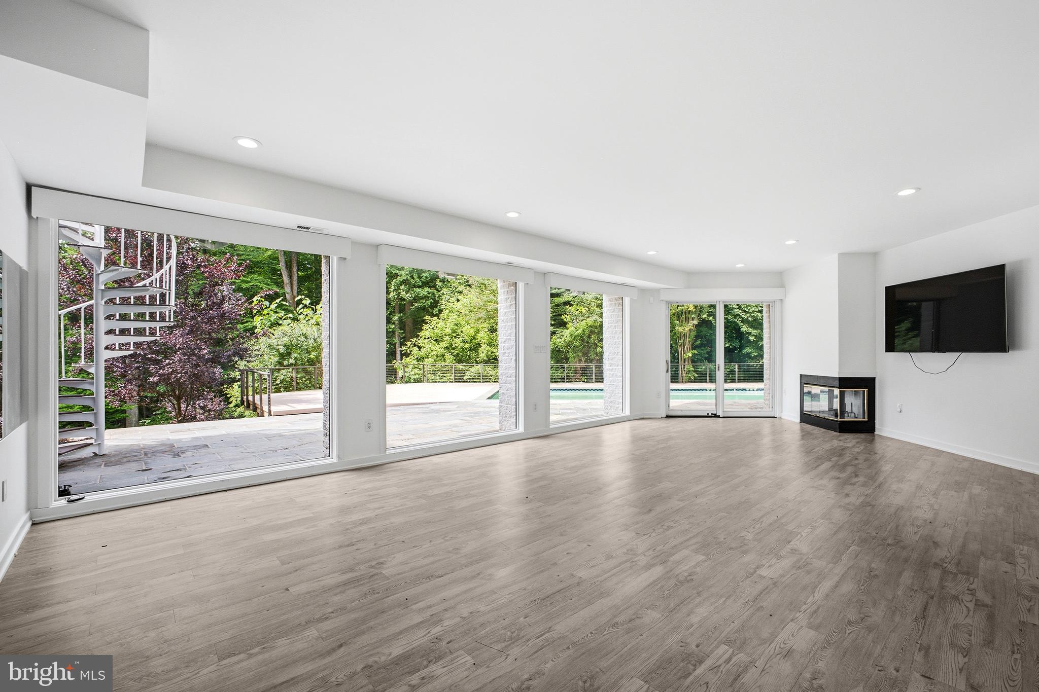 POTOMAC OVERLOOK - Residential