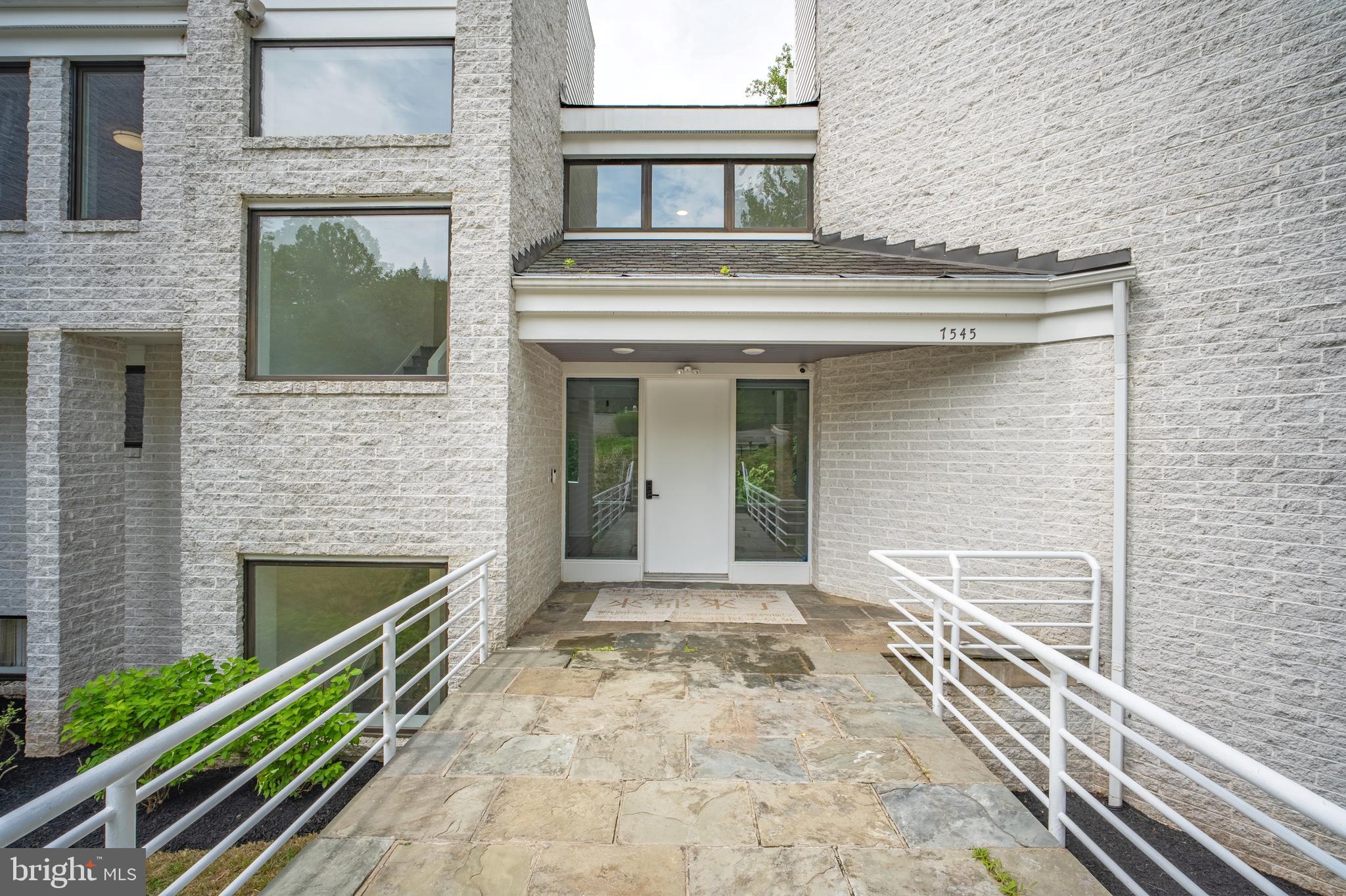 POTOMAC OVERLOOK - Residential