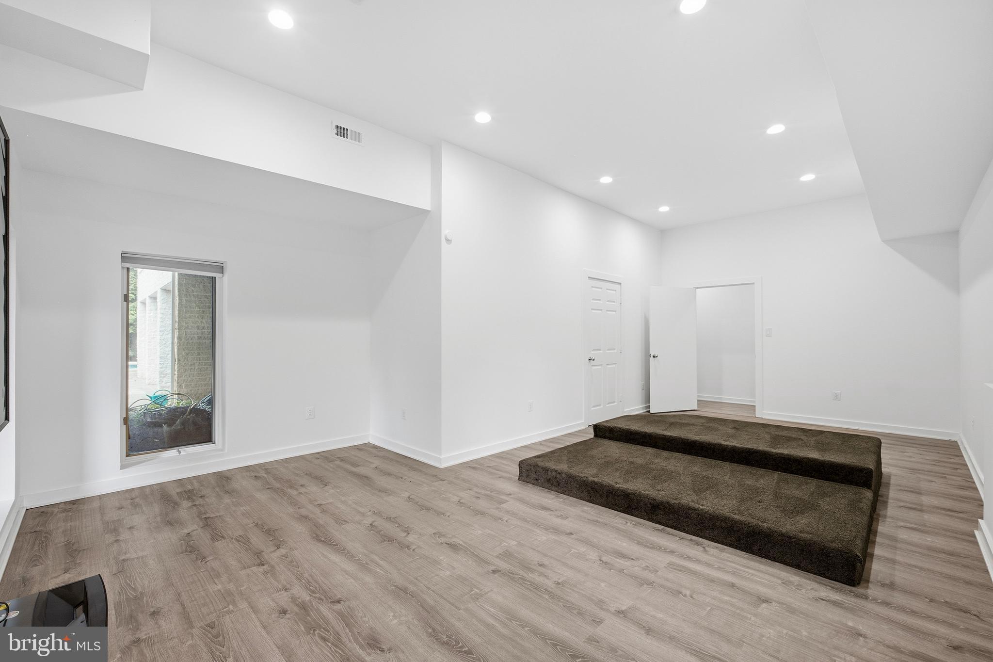POTOMAC OVERLOOK - Residential