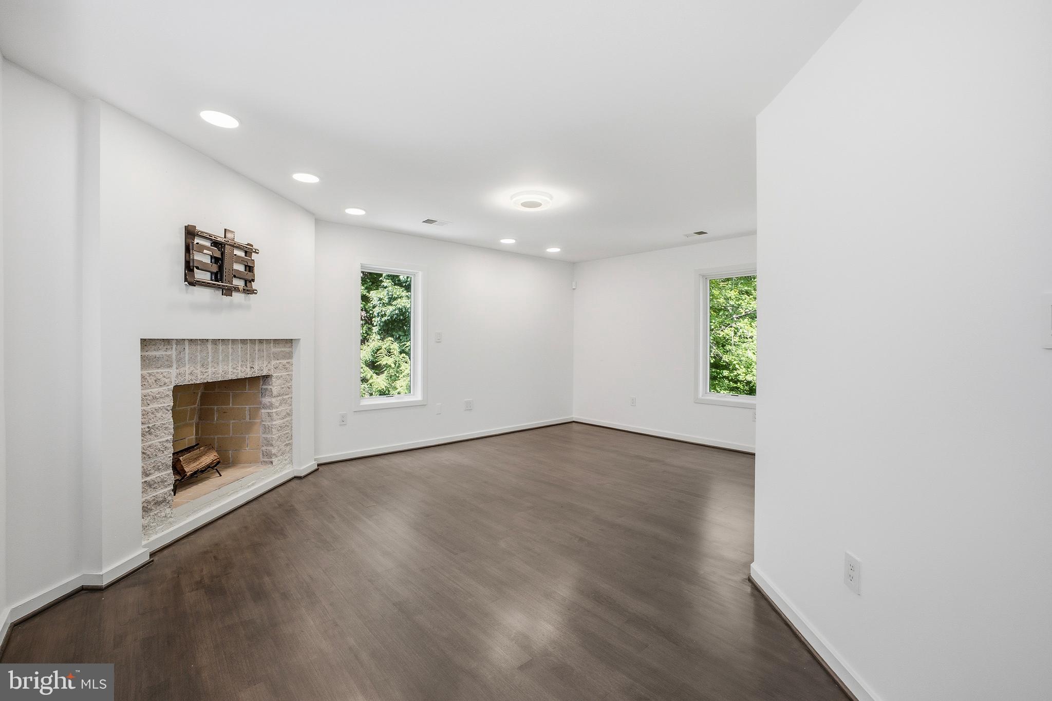 POTOMAC OVERLOOK - Residential