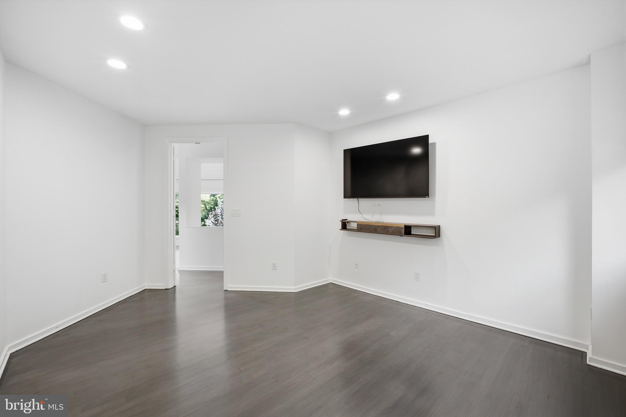 POTOMAC OVERLOOK - Residential