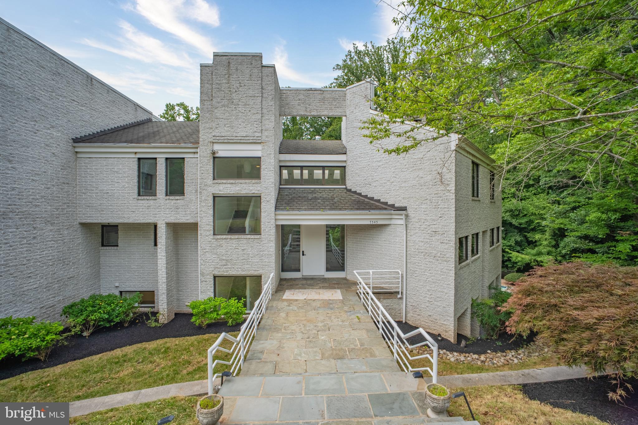 POTOMAC OVERLOOK - Residential
