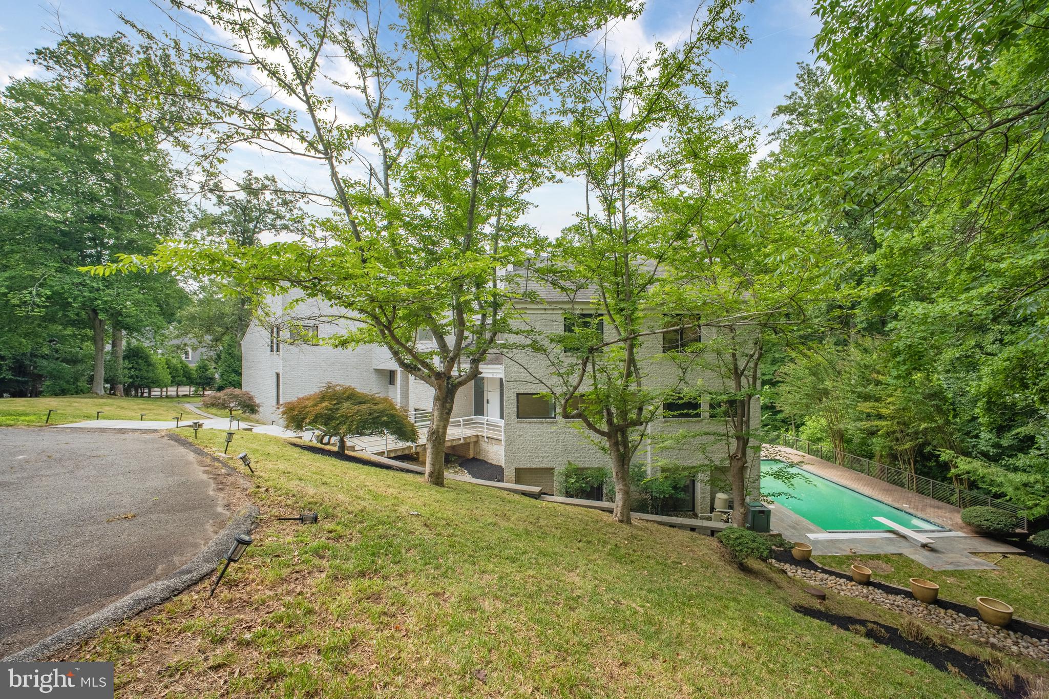 POTOMAC OVERLOOK - Residential
