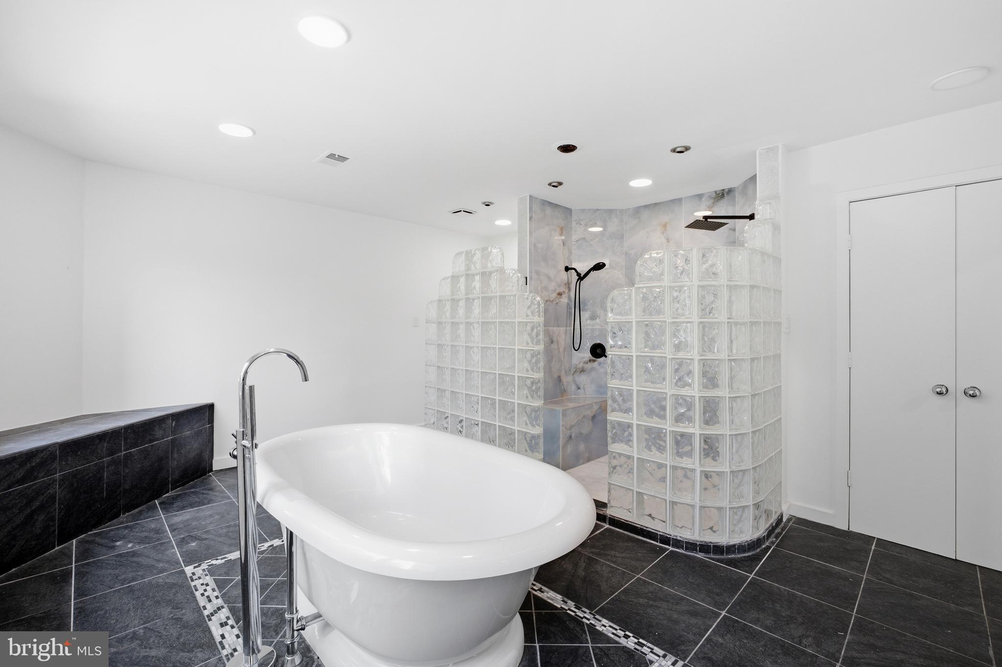 POTOMAC OVERLOOK - Residential